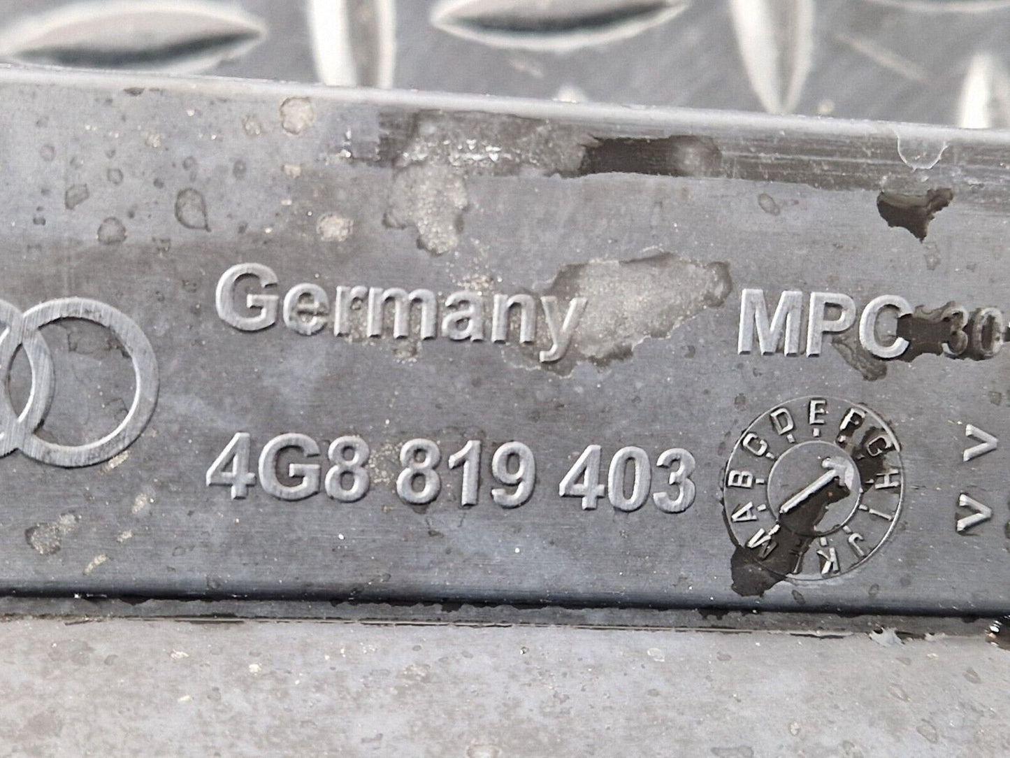 15-18 AUDI A7 4G FRONT WINDSCREEN SCUTTLE PANEL WIPER COVER 4G8819403