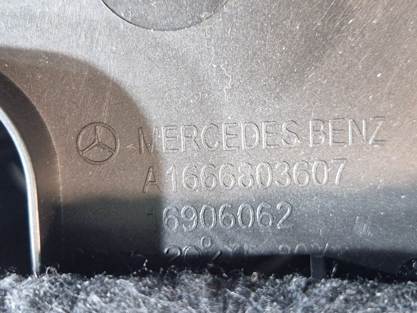 16-19 MERCEDES BENZ GLE W166 UNDER DASH PANEL TRIM COVER RIGHT SIDE A1666803607