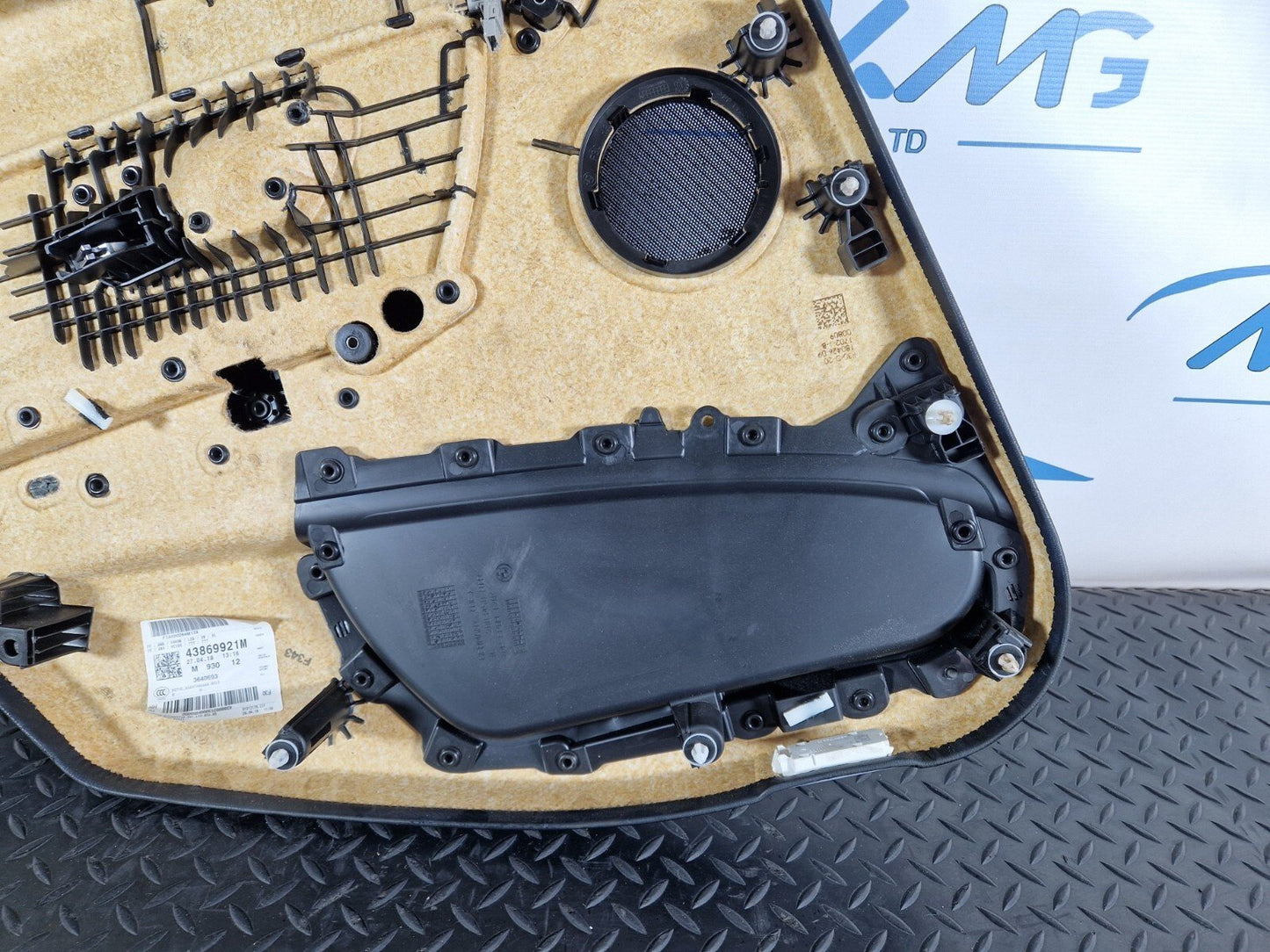 12-18 BMW 3 SERIES F30 F31 LCI OEM REAR DRIVER SIDE DOOR CARD PANEL 2083450