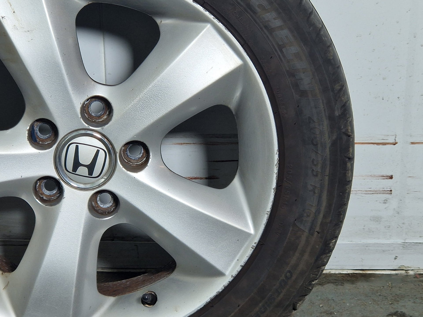 Honda FR-V MK1 16" Alloy Wheel with Tyre 7mm 205/55/16