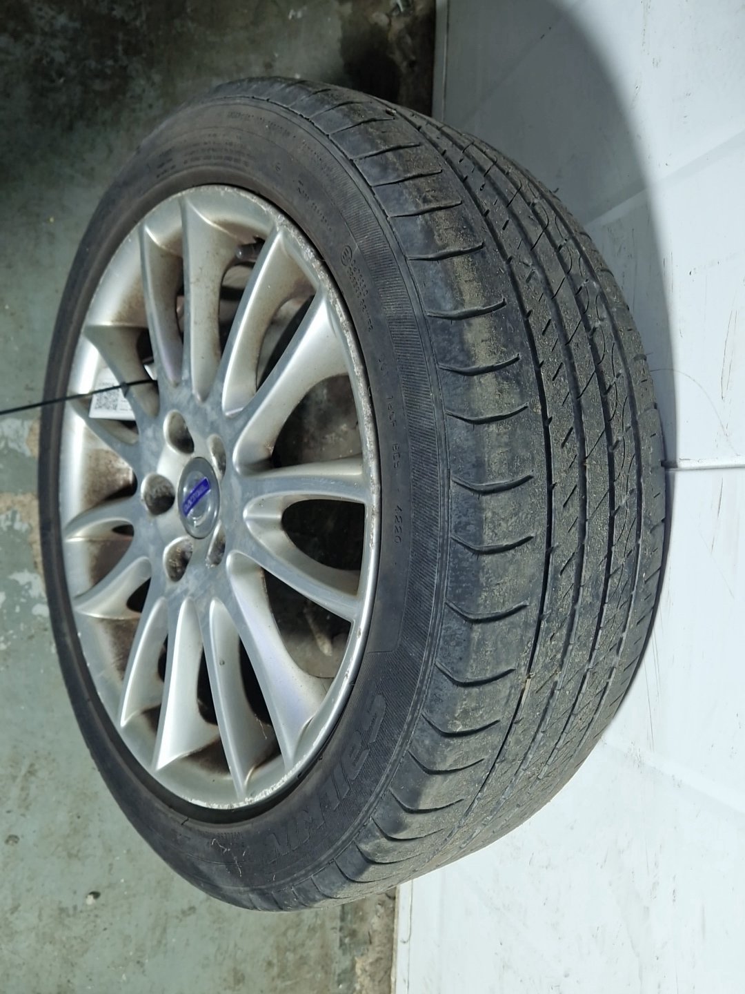 Volvo S40 MK2 (MS) 17" Alloy Wheel with Tyre 205/50/17 ~4mm