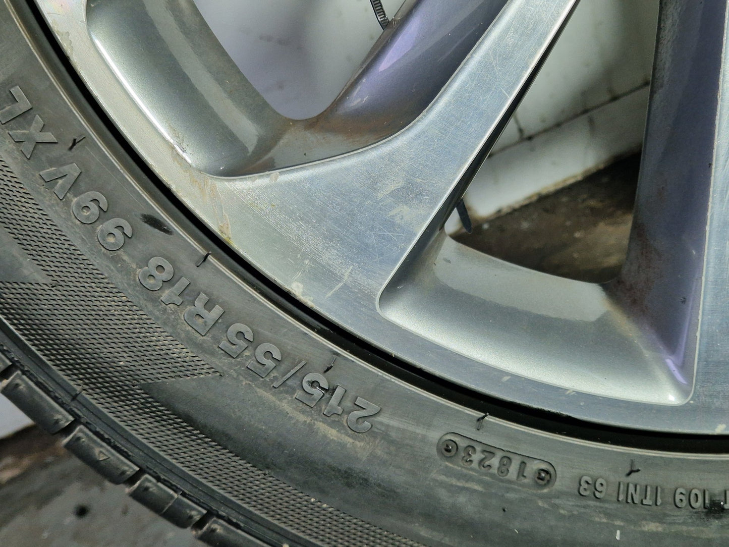 Nissan Qashqai+2 MK1 FL (J10) 18" Alloy Wheel with Tyre 215/55/18 ~4mm