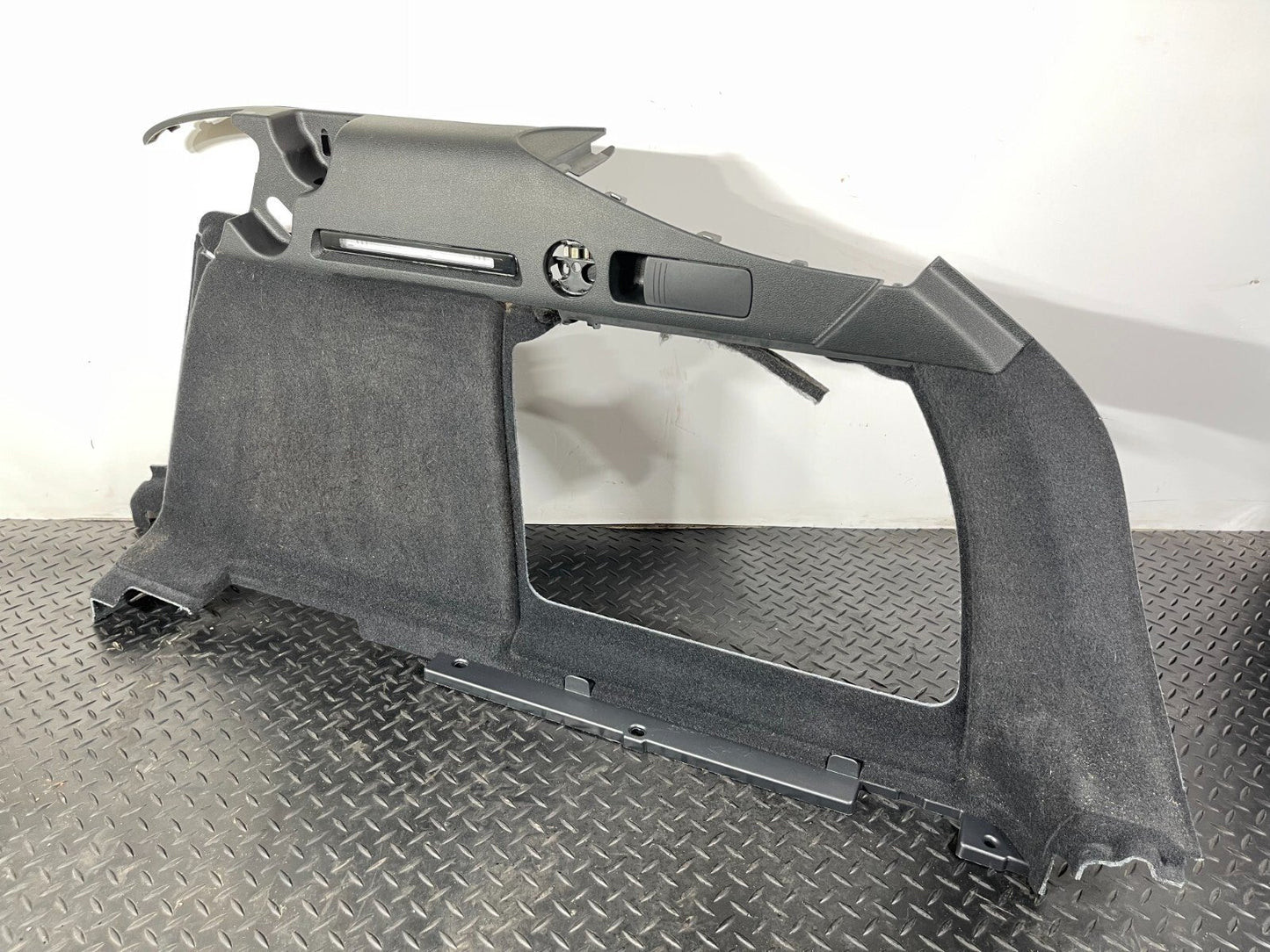 16-19 AUDI A4 B9 ESTATE GENUINE REAR RIGHT DRIVER SIDE BOOT TRIM PANEL 8W9863880