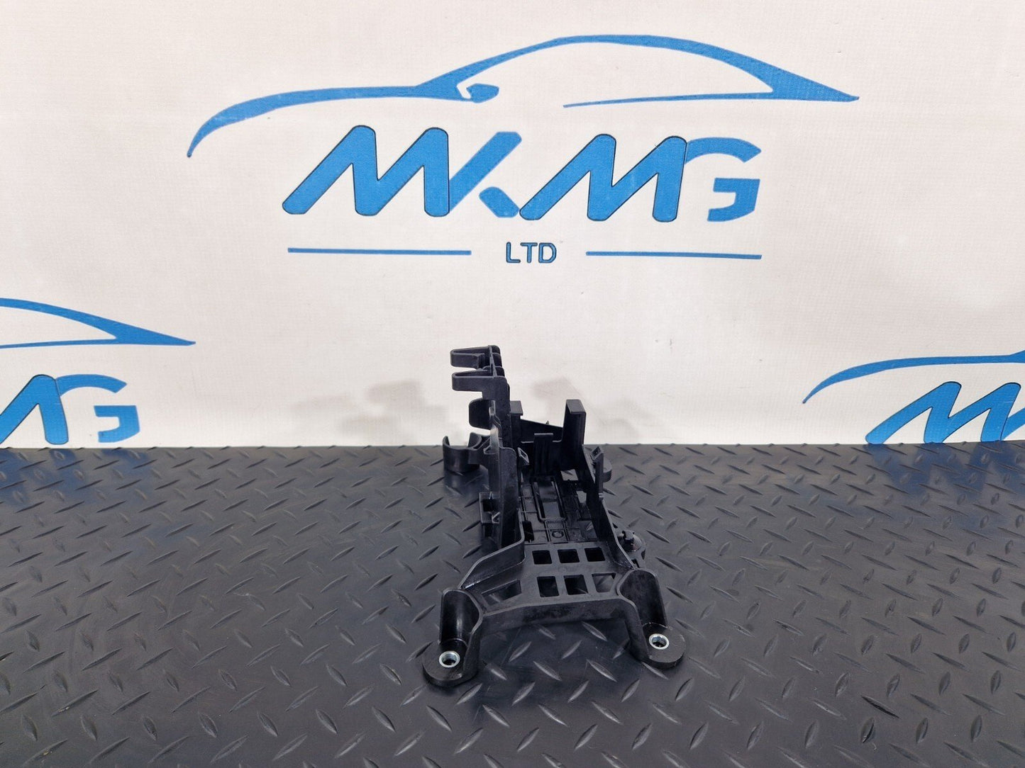 19-ON MERCEDES CLA C118 UNDER BODY BRACKET A2475452901