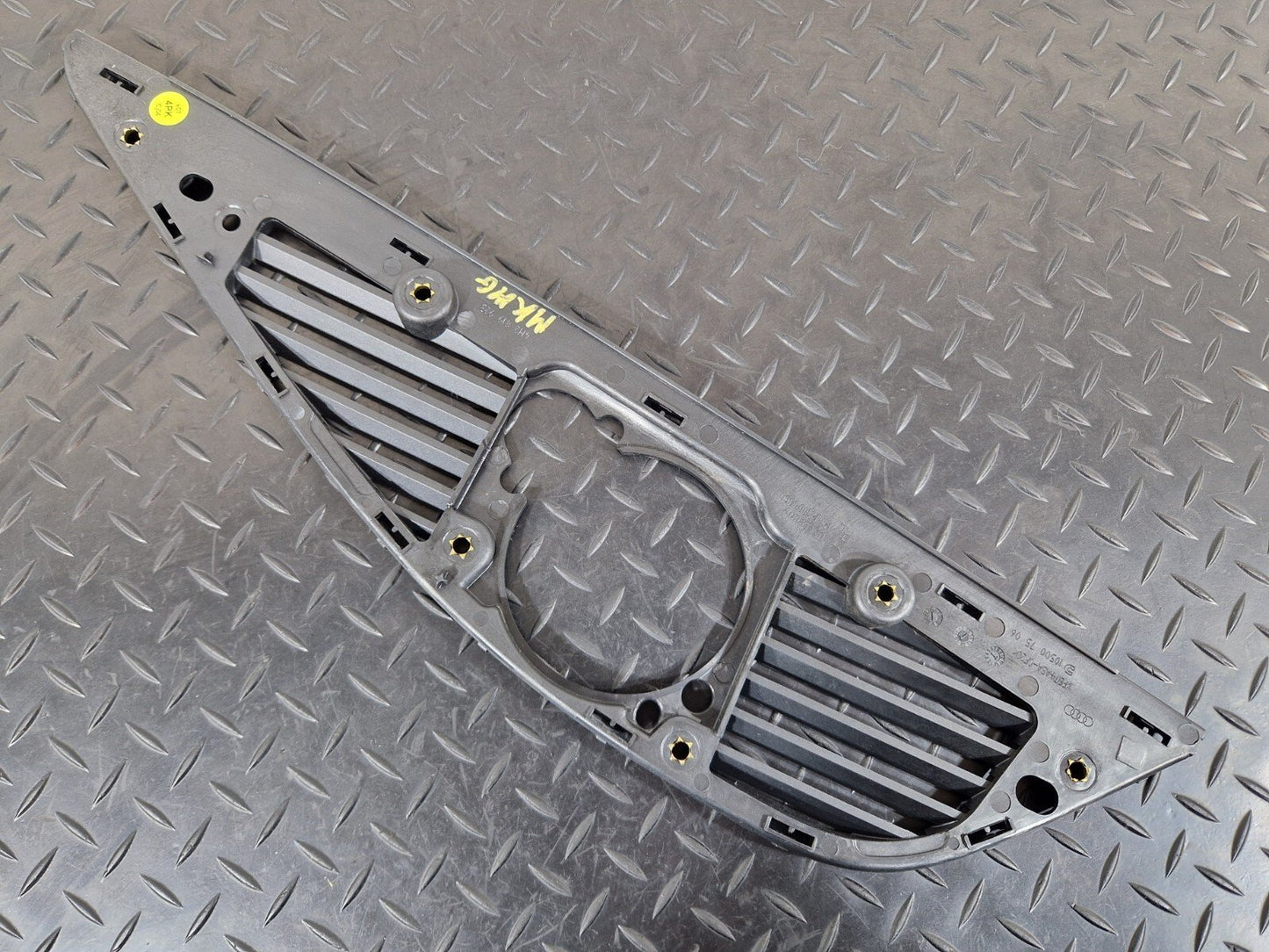 AUDI A8 4H DASHBOARD AIR VENT GRILLE SPEAKER COVER PANEL TRIM 4H2819923