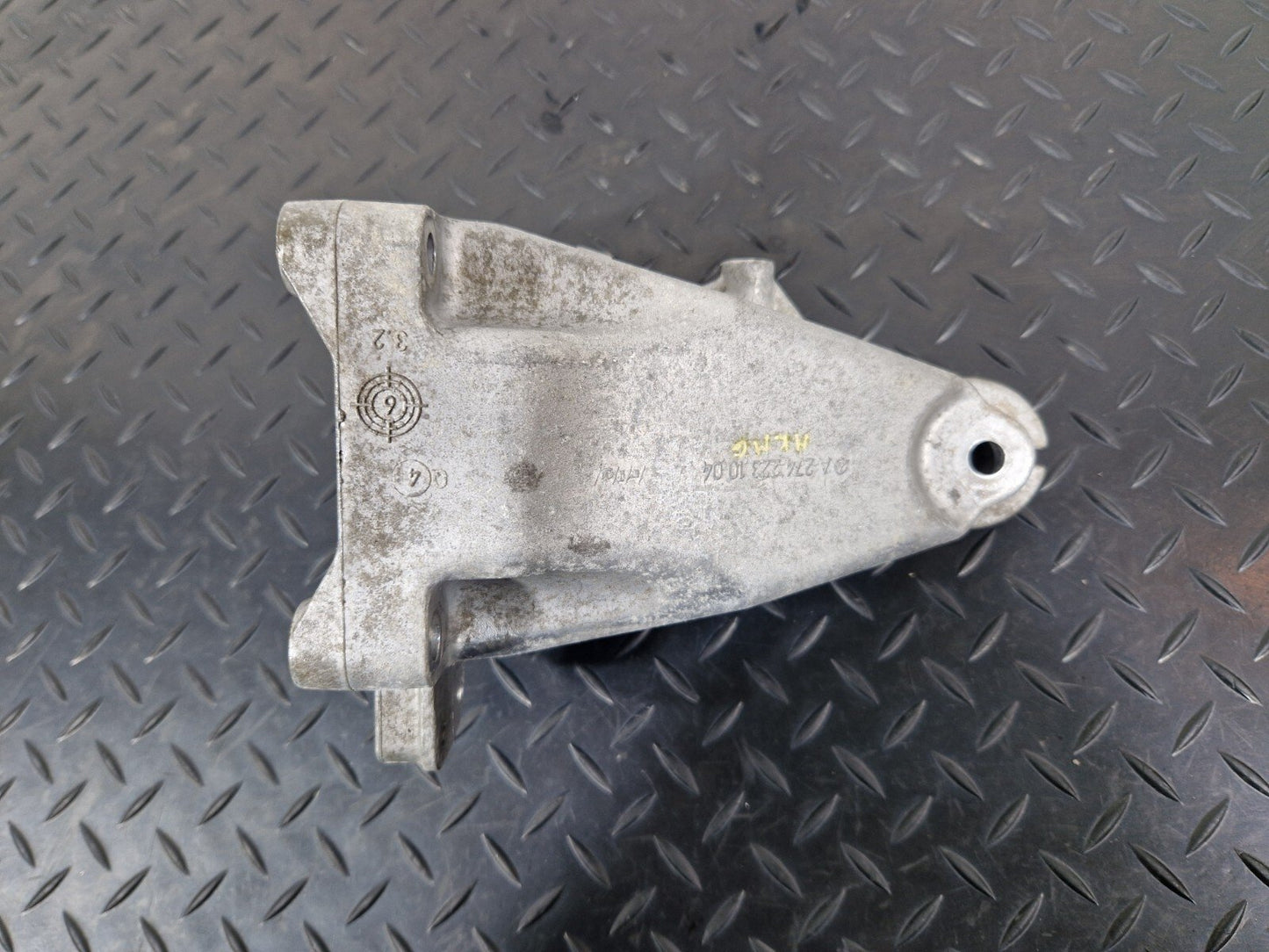14-21 MERCEDES BENZ C200 W205 RIGHT ENGINE CARRIER MOUNT A2742231004