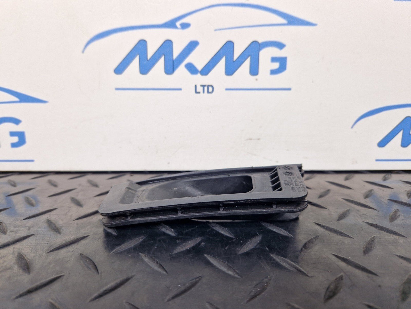 16-19 AUDI A4 B9 GENUINE FRONT RIGHT REINFORCEMENT BEAM SEAL 8W0819142A