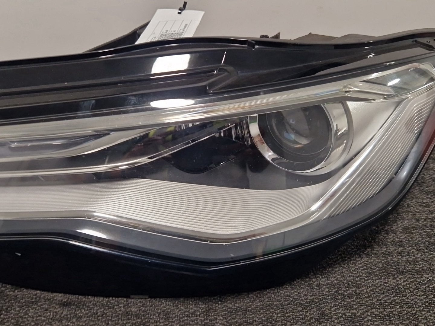 Audi A6 C7 Genuine Front Left N/S Passenger Headlight *Damaged*