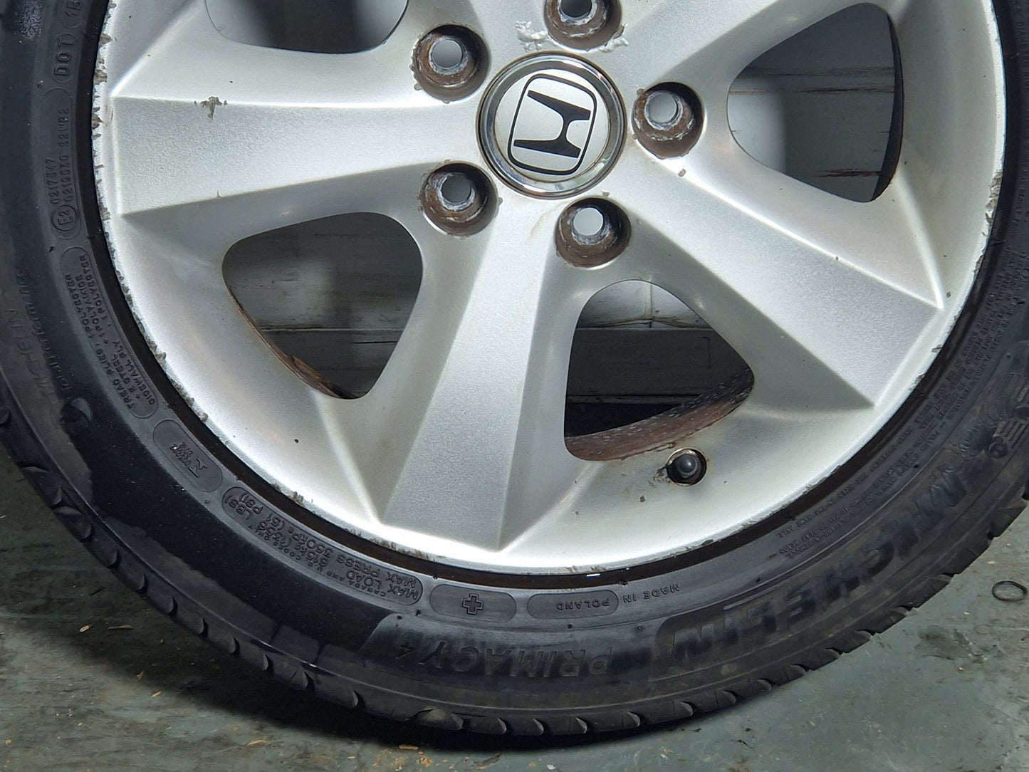 Honda FR-V MK1 16" Alloy Wheel with Tyre 7mm 205/55/16