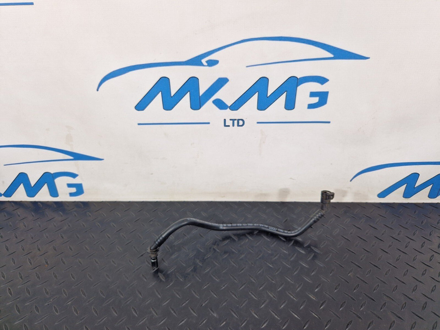 16-19 AUDI A4 B9 VACUUM PIPE HOSE 8W0611931BB