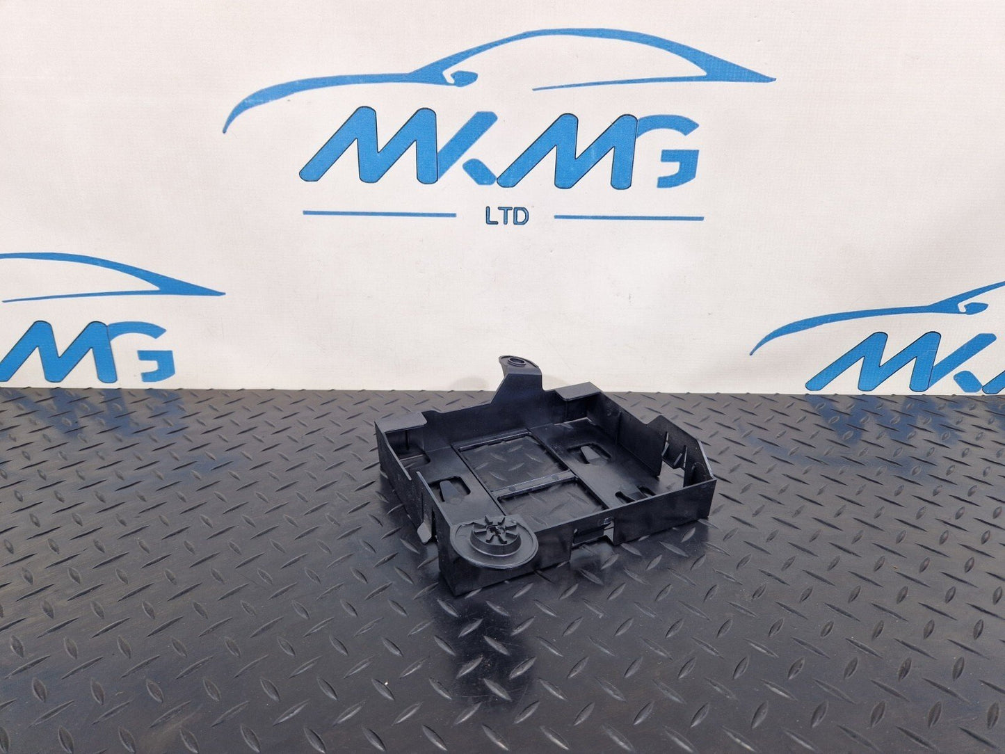 10-18 AUDI A7 4G S-LINE OEM GENUINE OEM BRACKET MOUNT TRIM 4G8907368