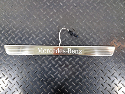 19-ON MERCEDES BENZ CLA C118 GENUINE FRONT DOOR SILL COVER TRIM A1186804800