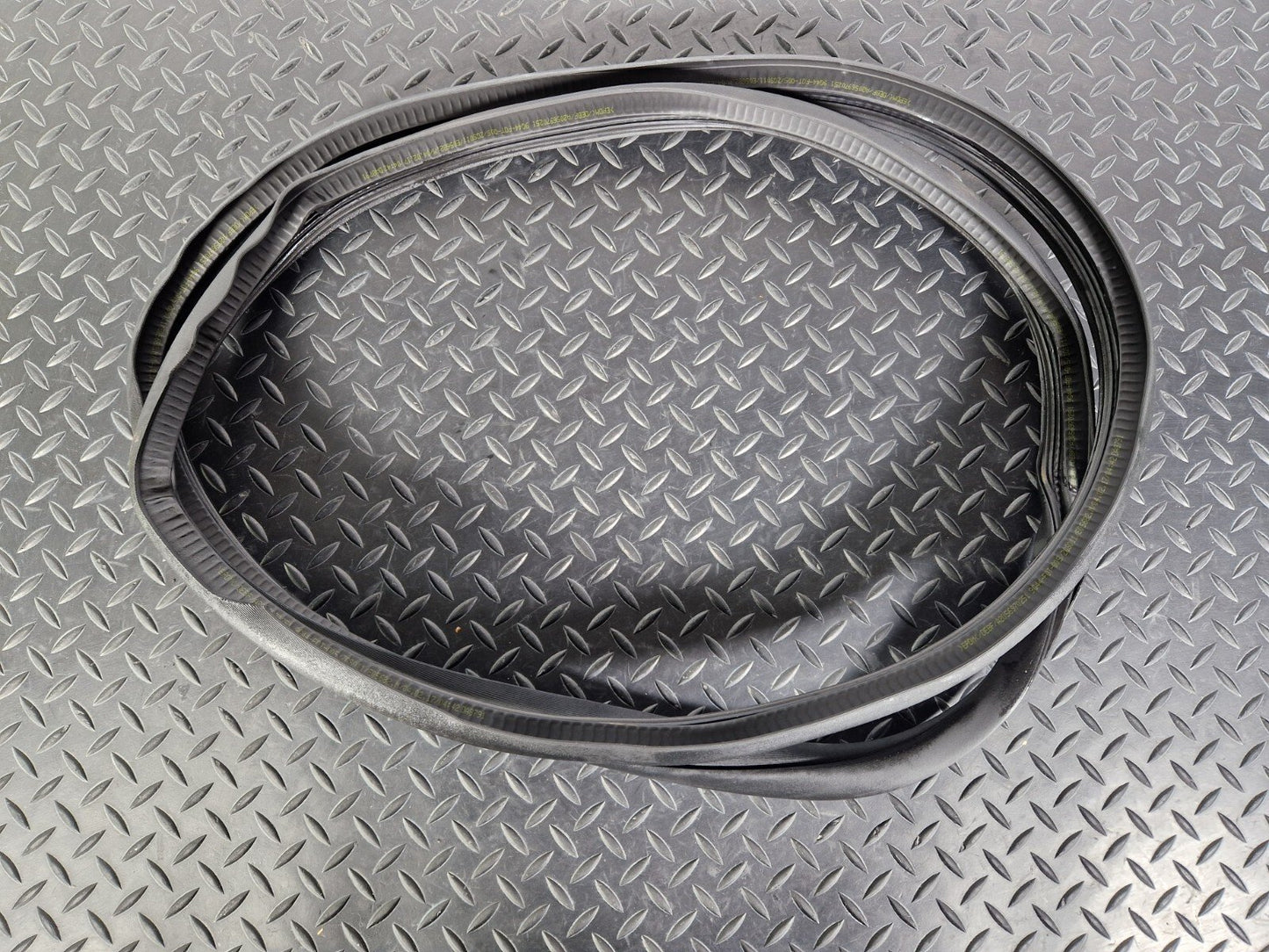 14-21 MERCEDES BENZ C200d W205 LEFT & RIGHT REAR DOOR SEAL GASKET A2056970251