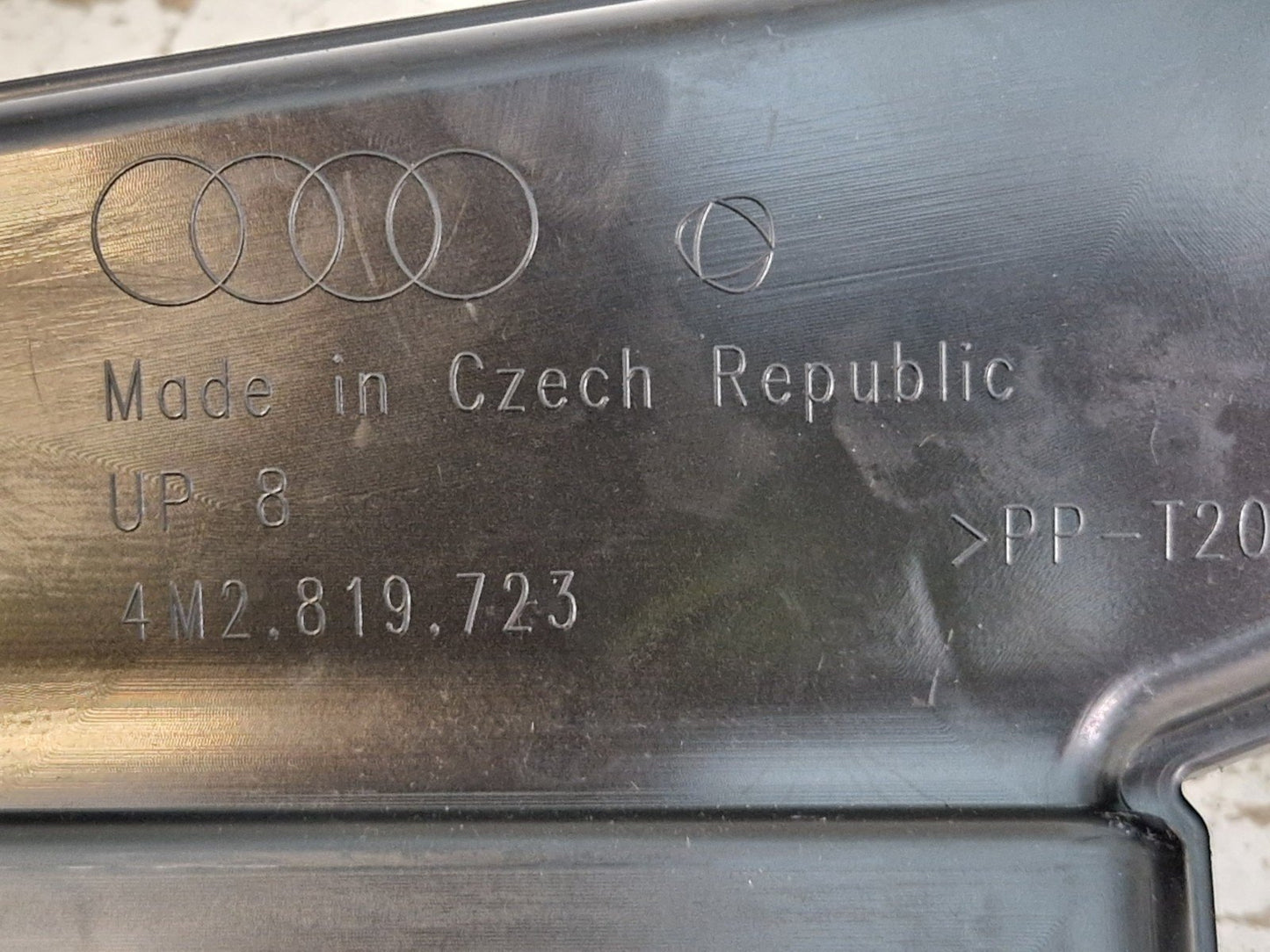 16-20 AUDI Q7 4M GENUINE OEM AIR GUIDE CABIN AIR DUCT CHANNEL 4M2819723