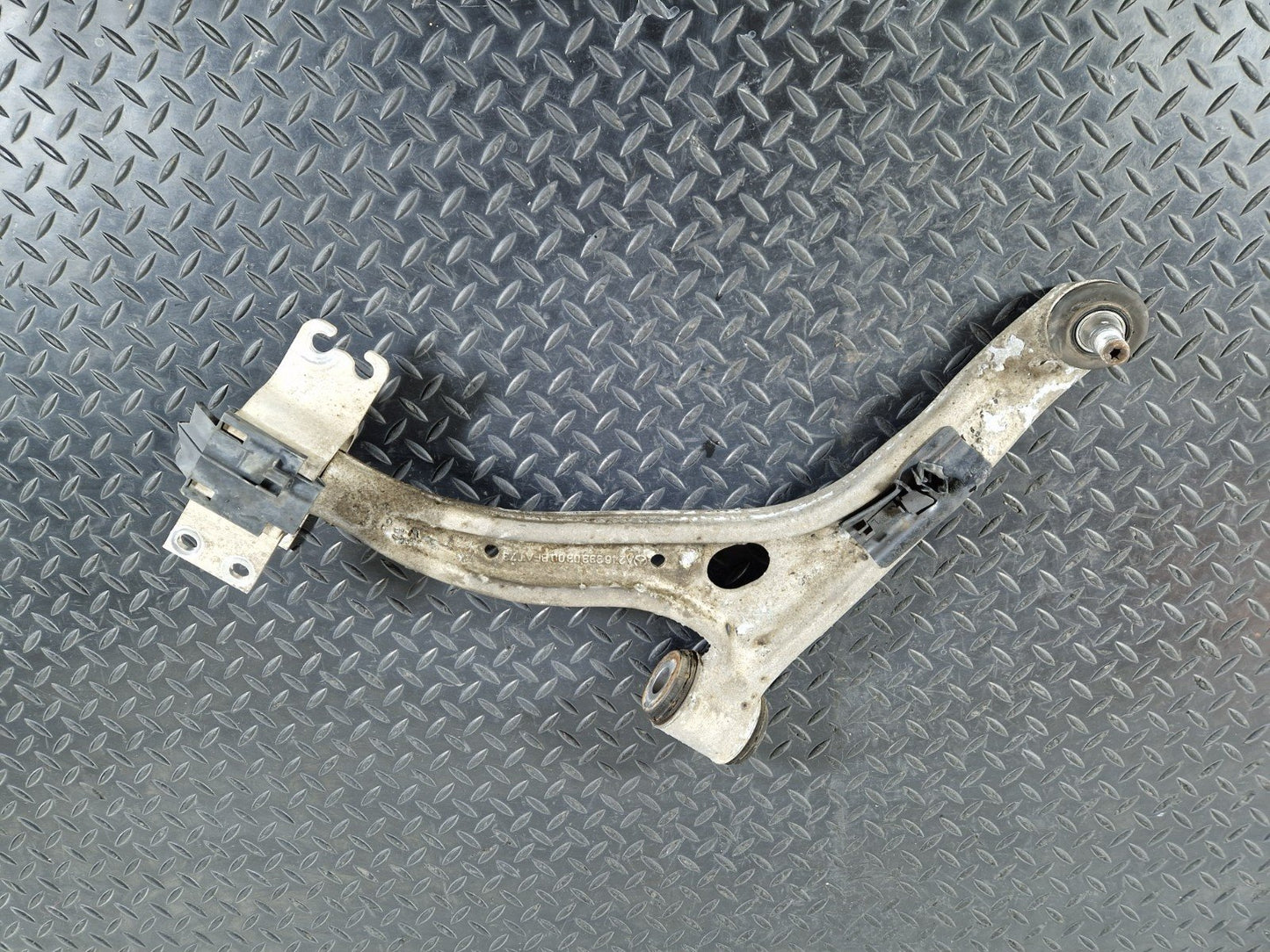 12-18 MERCEDES BENZ W176 OEM FRONT LEFT LOWER SUSPENSION ARM A2463330300