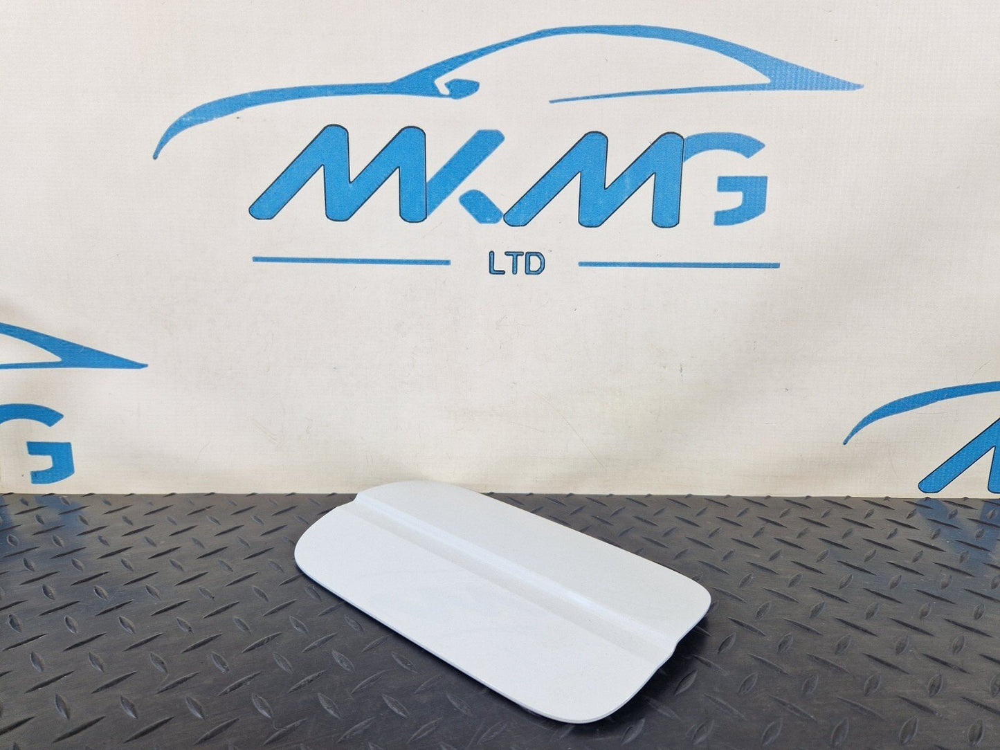 16-19 AUDI A4 B9 GENUINE FUEL FILLER FLAP DOOR COVER IN WHITE LS9R 8W0809907