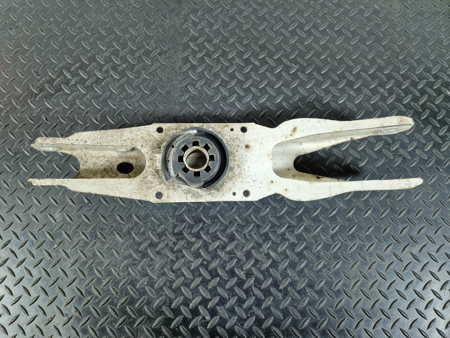 MERCEDES A B CLA W246 W176 C117 REAR LOWER CONTROL ARM SPRING LINK A2463520202