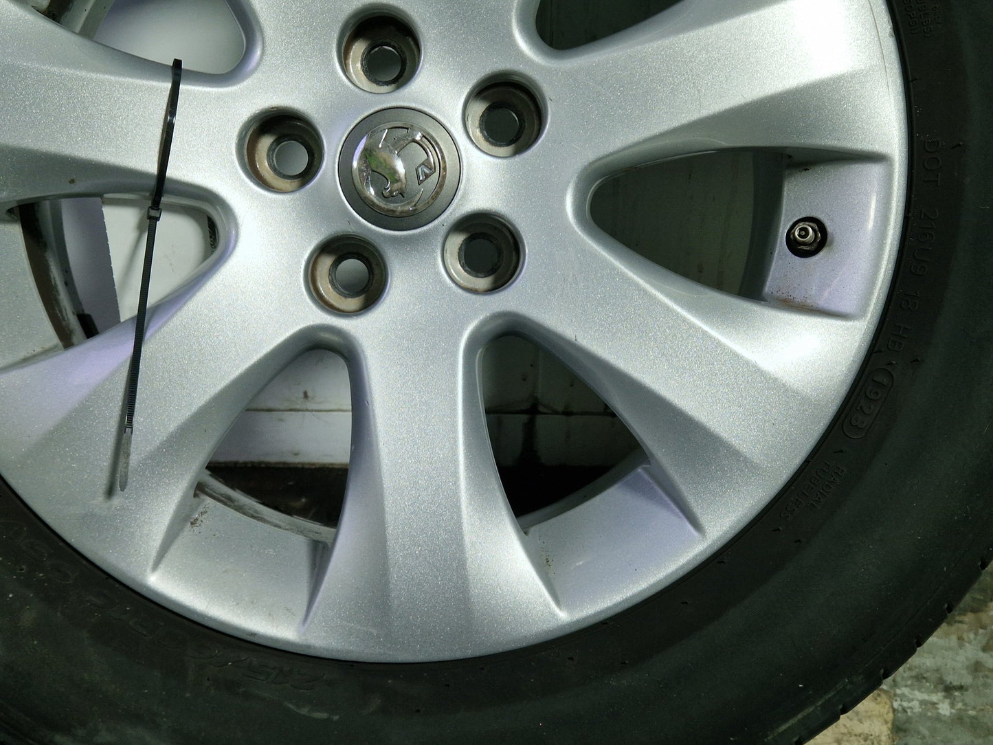 Vauxhall Astra MK6 (J) (A3400) 16" Alloy Wheel with Tyre 215/60/16 ~4mm 13376018