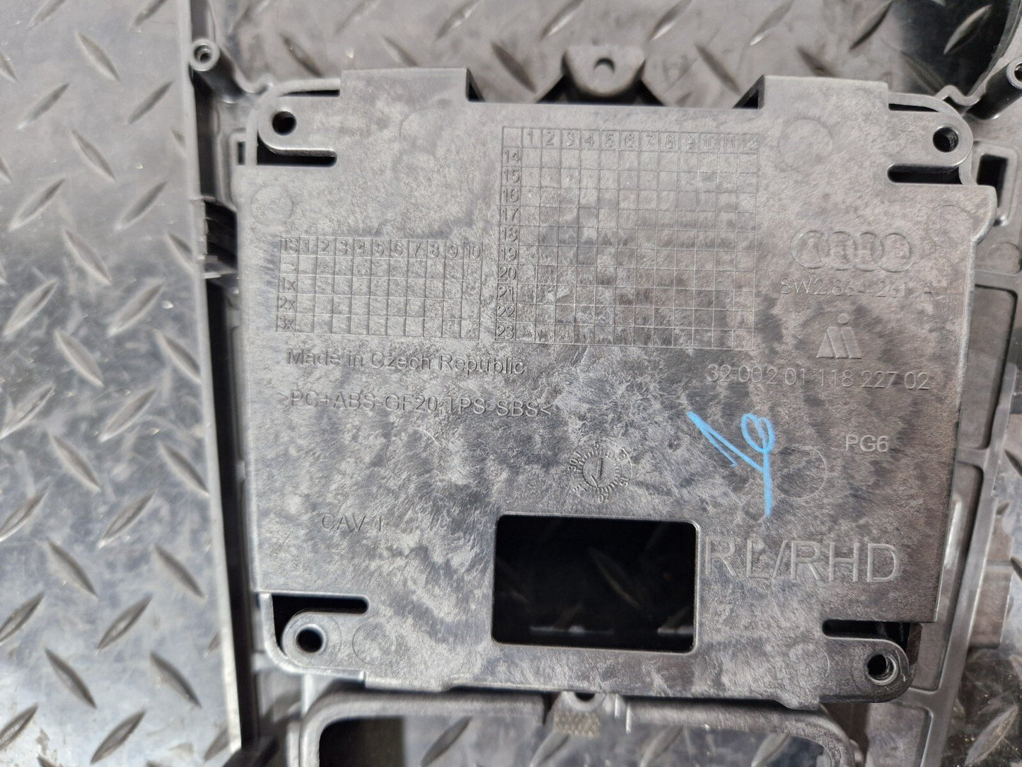 16-19 AUDI A4 B9 GENUINE CENTRE CONSOLE TRIM 8W2864261A