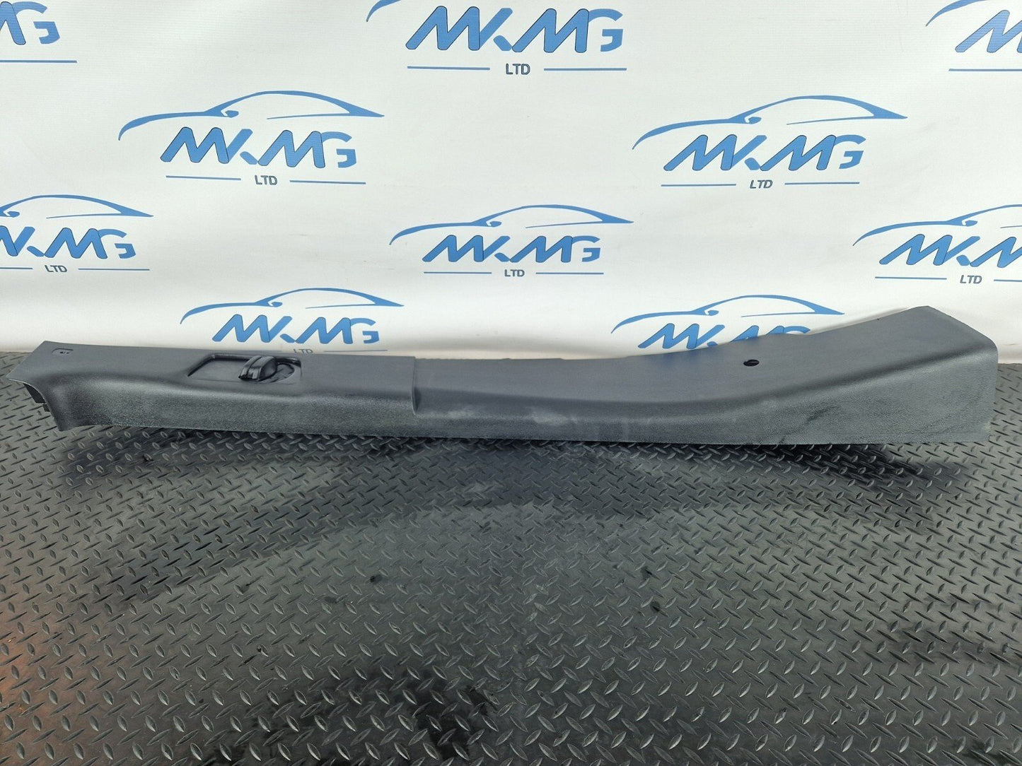18ON MERCEDES BENZ SPRINTER W907 W910 RIGHT SIDE B PILLAR TRIM COVER A9076905200