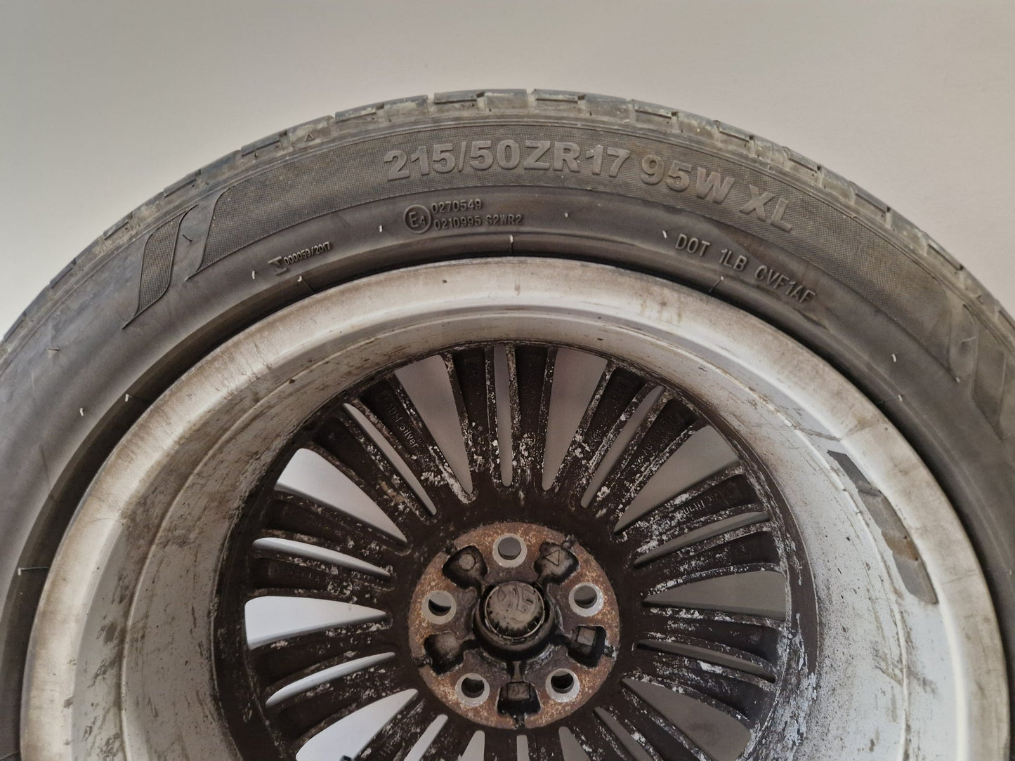 Vauxhall Astra MK6 (J) (A3400) 17" Alloy Wheel with Tyre 215/50/17 ~4mm