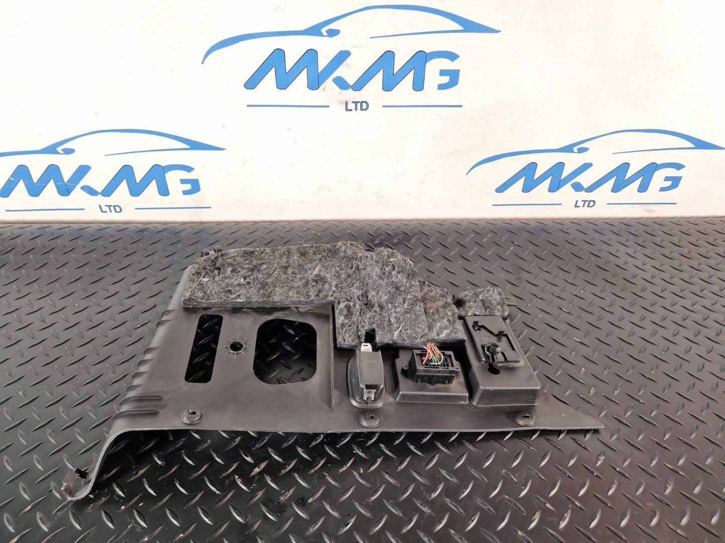 16-19 MERCEDES BENZ GLE W166 UNDER DASH PANEL TRIM COVER RIGHT SIDE A1666803607