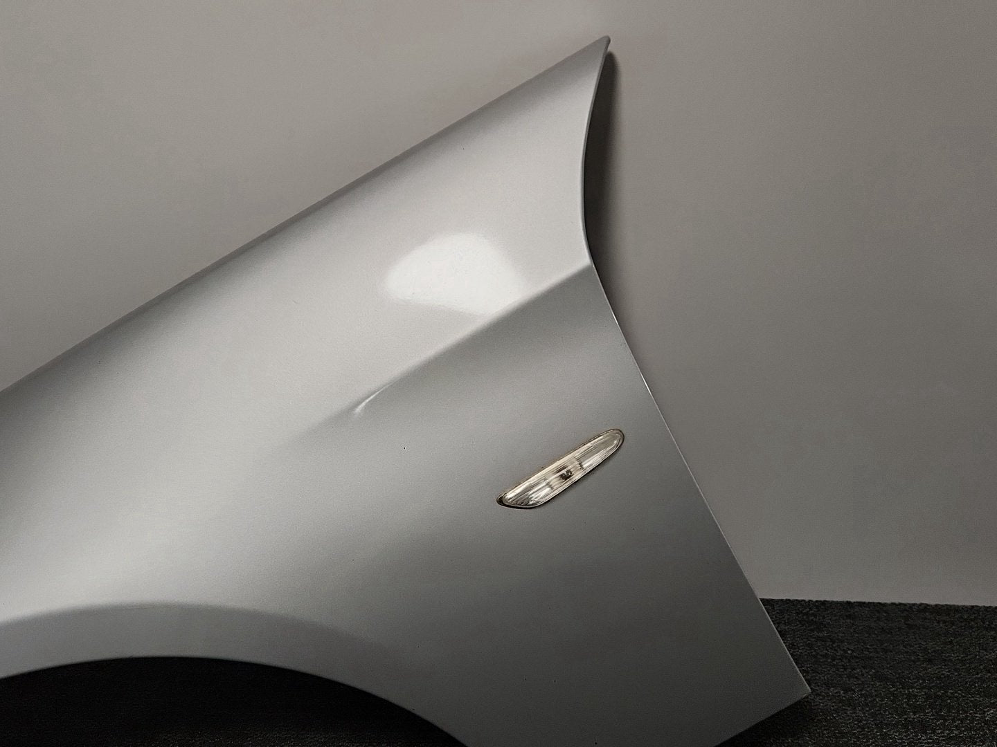 BMW 320d E90 Saloon Front Left N/S Wing Fender Panel in Titanium Silver 354
