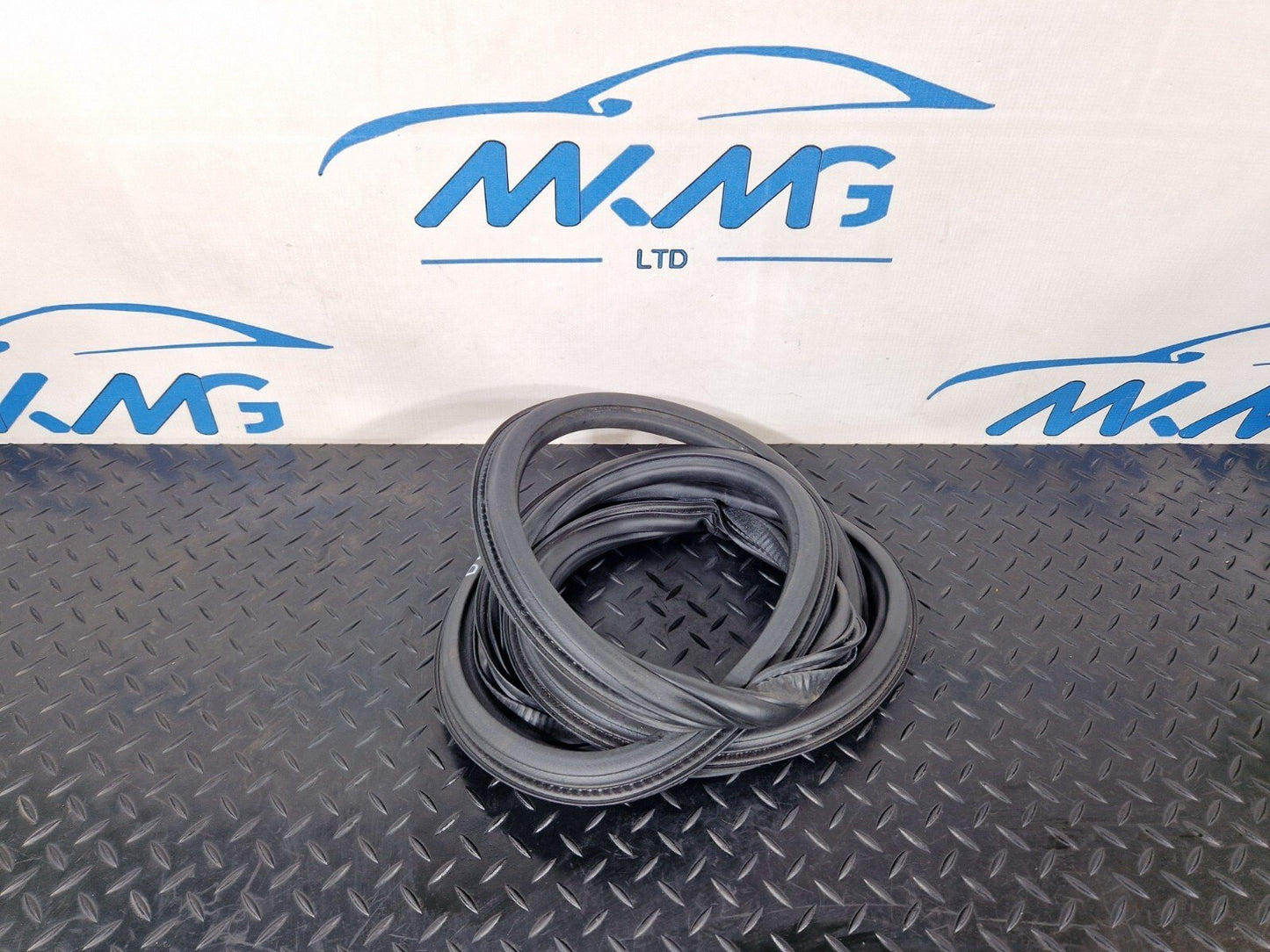 16-19 AUDI A4 B9 REAR LEFT OR RIGHT DOOR RUBBER SEAL 8W5833721
