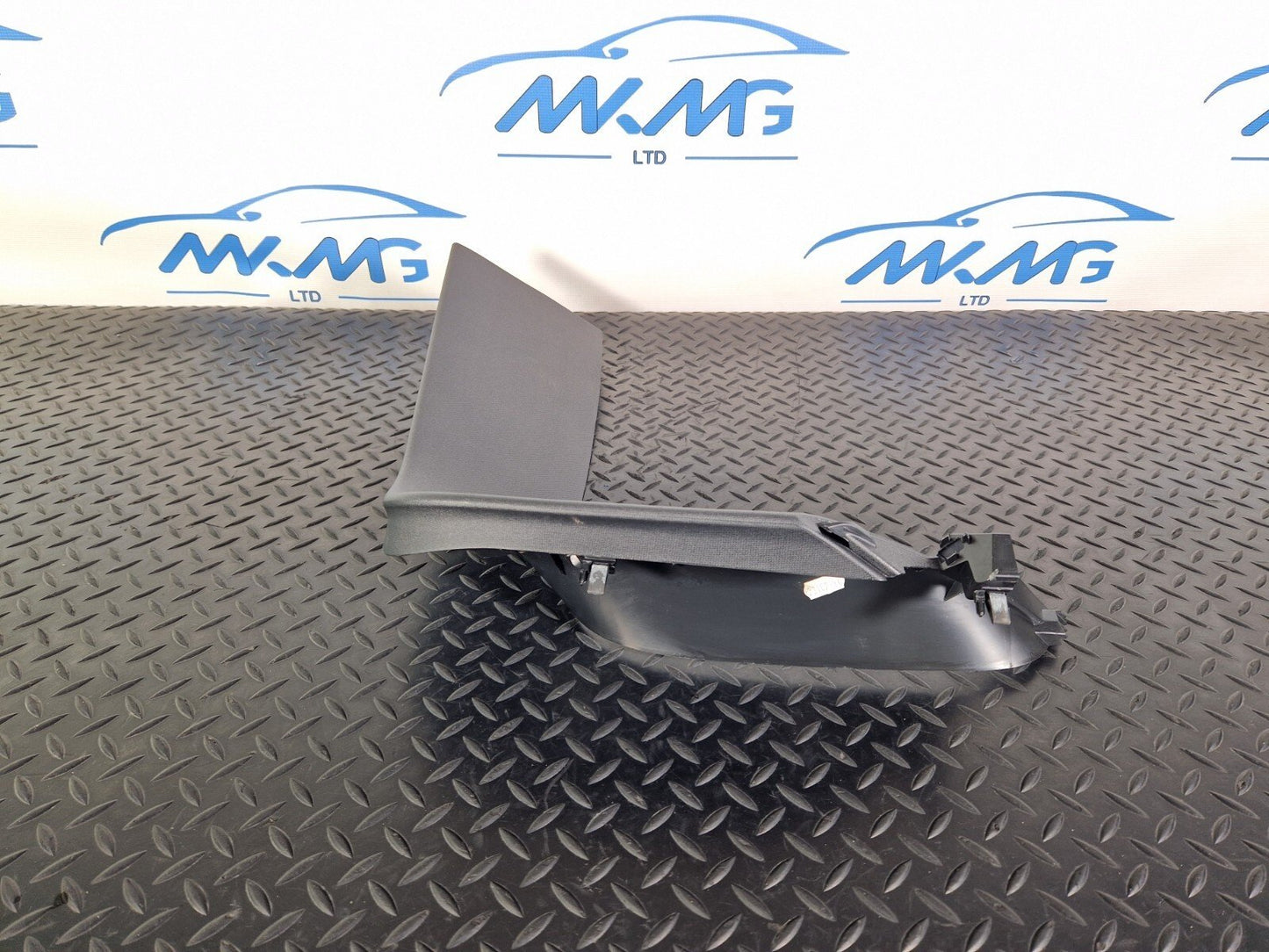 14-19 MERCEDES BENZ GLA X156 TAILGATE COVER TRIM RIGHT A1567400271 A1567402000