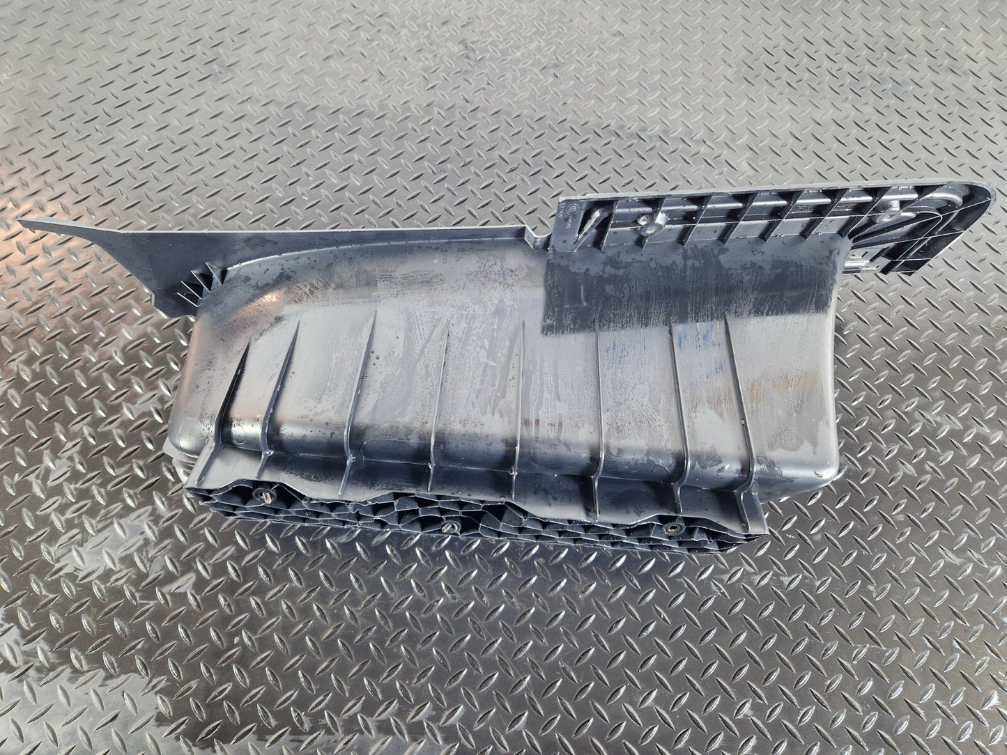 18-ON MERCEDES BENZ SPRINTER W907 SIDE STEP TRIM LEFT SIDE A9106860100