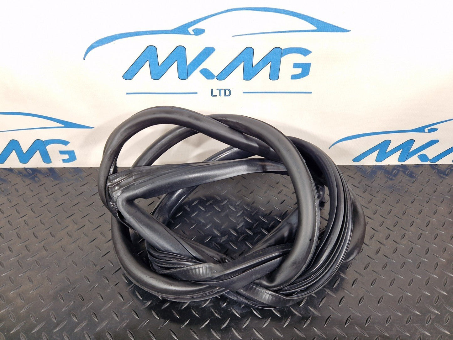 16-23 AUDI S5 COUPE GENUINE FRONT LEFT PASSENGER SIDE DOOR RUBBER SEAL 8W6831707