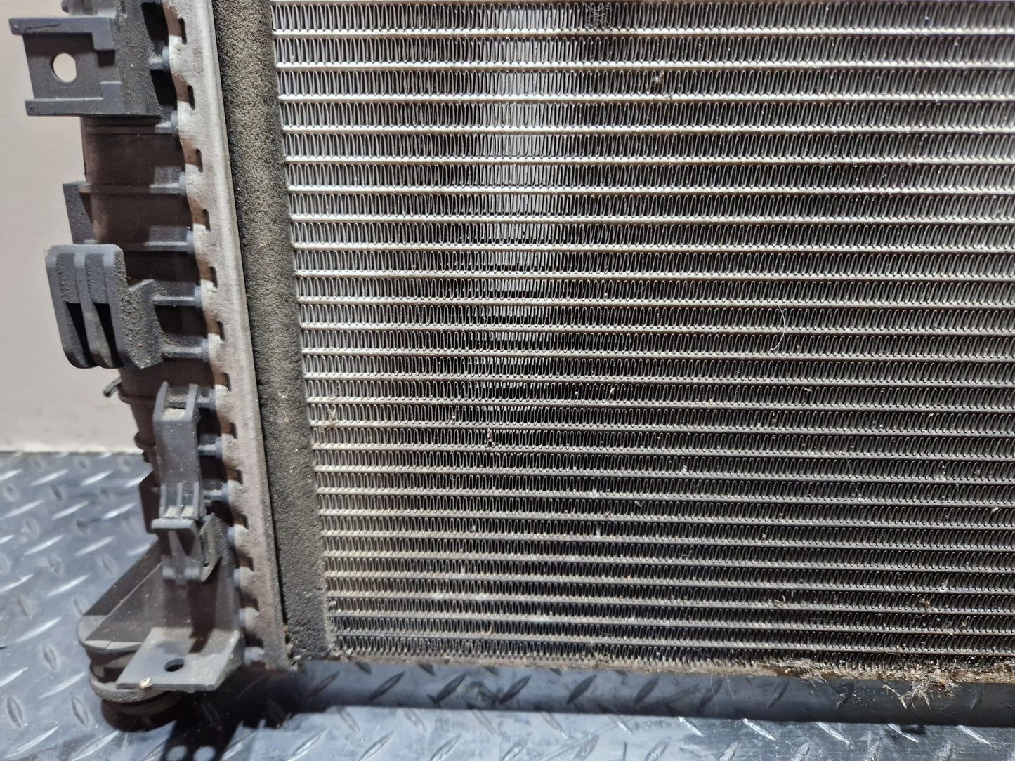 Ford C-Max 1.6LL Petrol 74.6kw SHDA Coolant Air Conditioning Radiator 3M5H8005RK