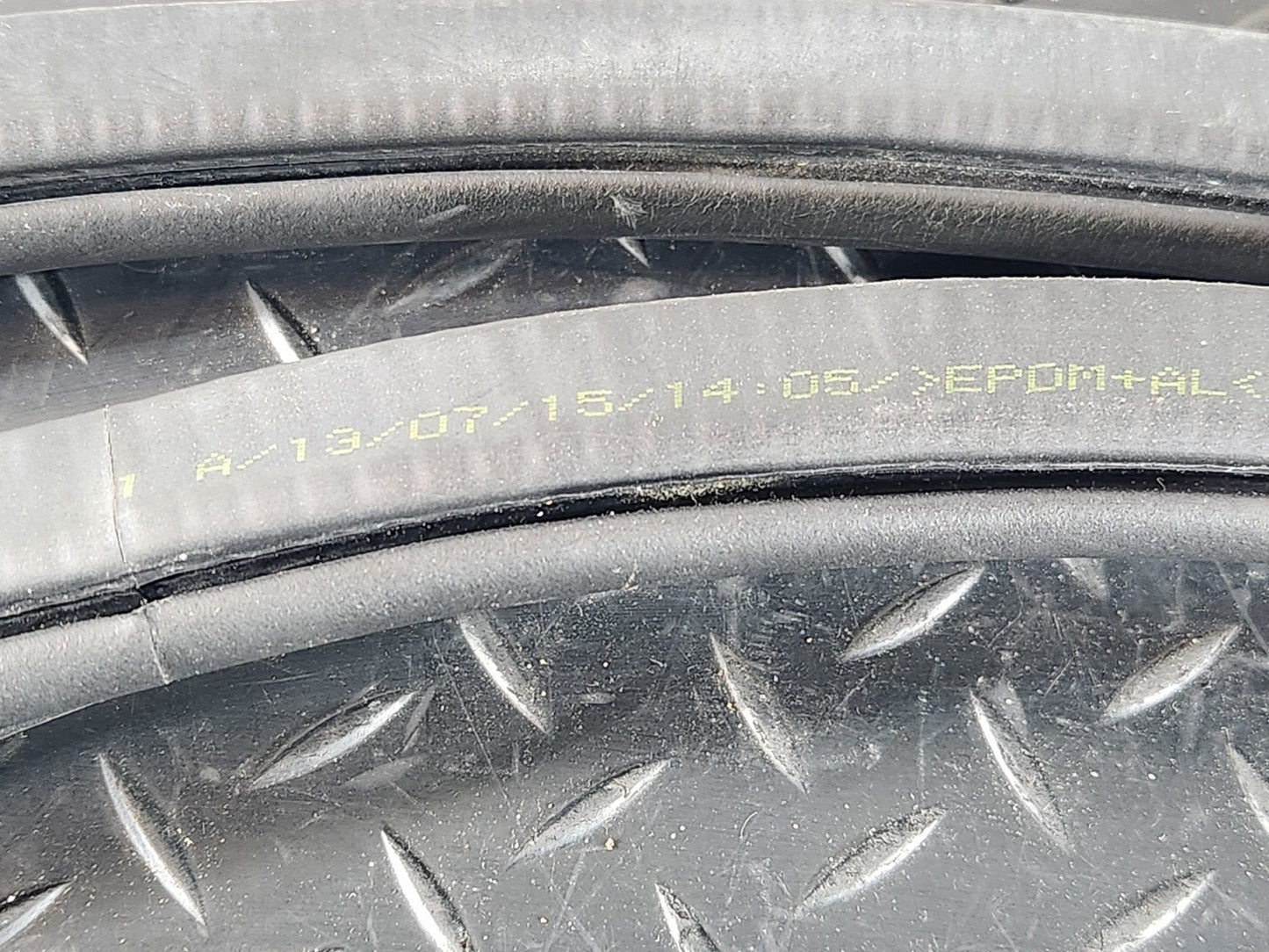 16-20 AUDI Q7 4M GENUINE FRONT LEFT & RIGHT DOOR SEAL RUBBER 4M0831721A