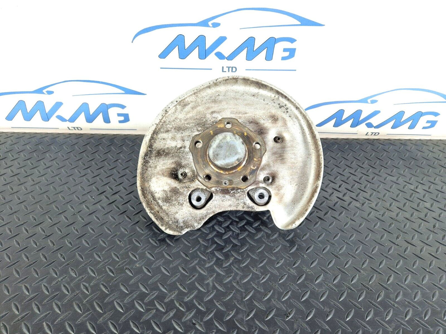16-19 AUDI A4 AVANT B9 S-LINE REAR RIGHT O/S WHEEL HUB & BEARING 8W0615612