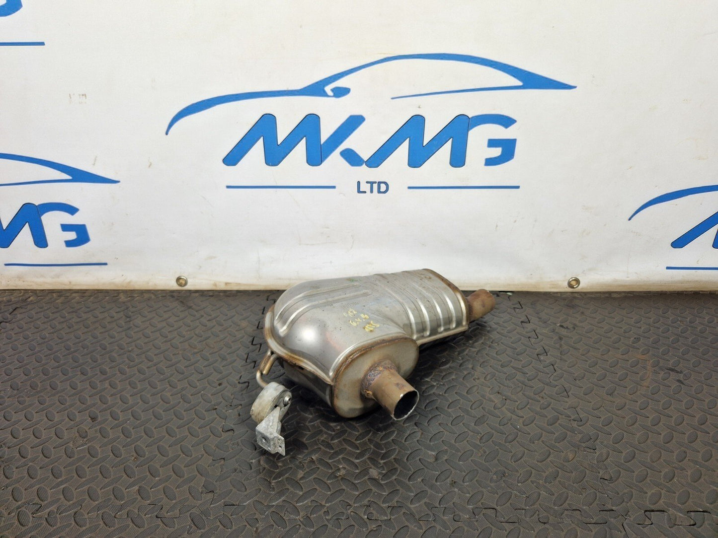 16-19 AUDI A4 B9 GENUINE EXHAUST BACKBOX SILENCER 8W0253411P