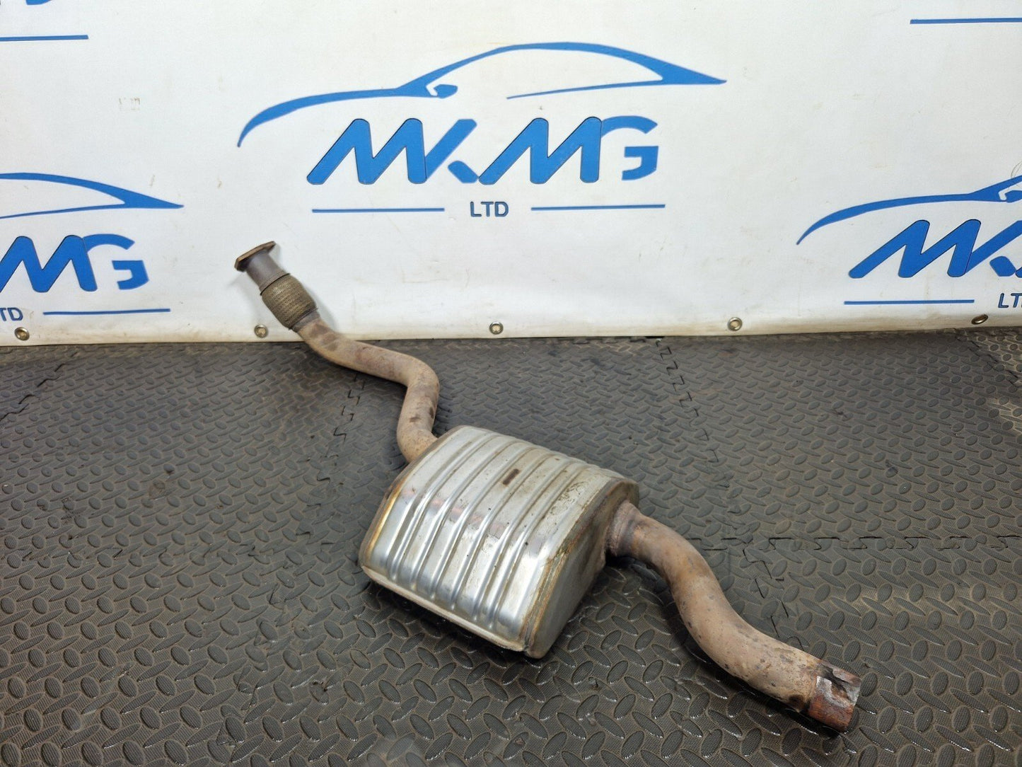 16-ON AUDI A4 B9 EXHAUST SILENCER CENTRE BOX 8W0253211F