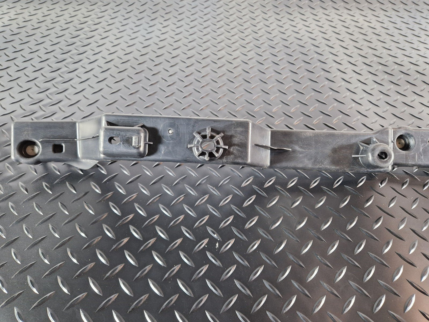 19-ON RANGE ROVER EVOQUE L551 LEFT N/S SIDE SUPPORT MOUNT BRACKET K8D2113C53AB
