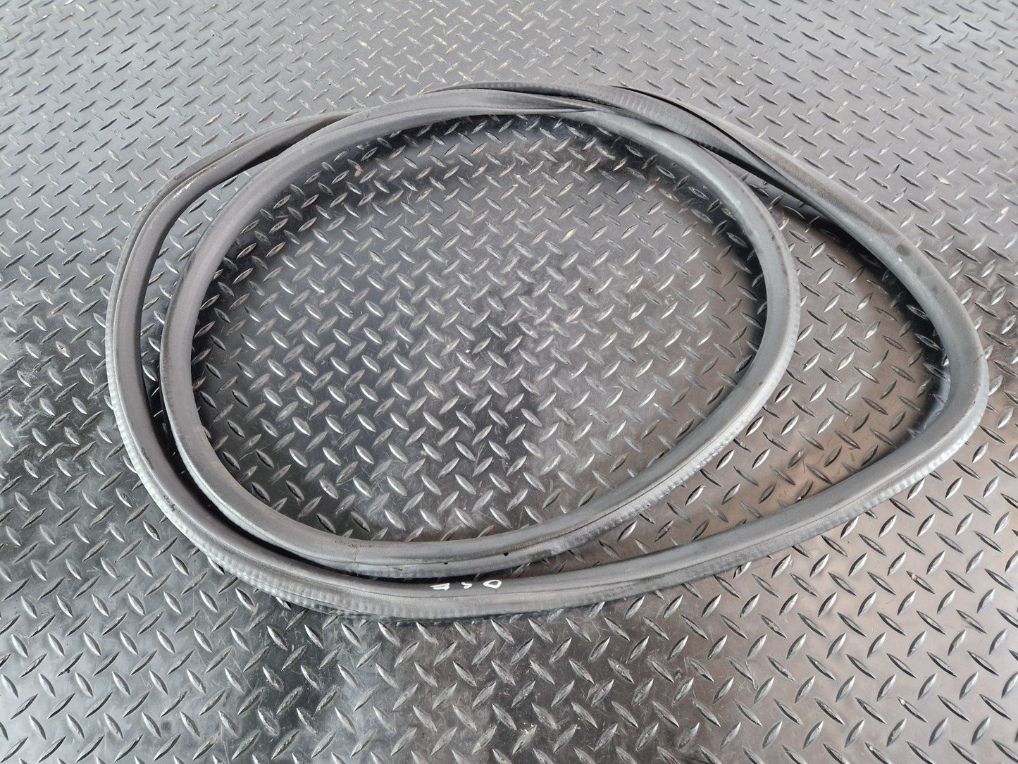 19-ON MERCEDES B CLASS W247 FRONT DOOR RUBBER SEAL FITS LEFT & RIGHT A2476920300
