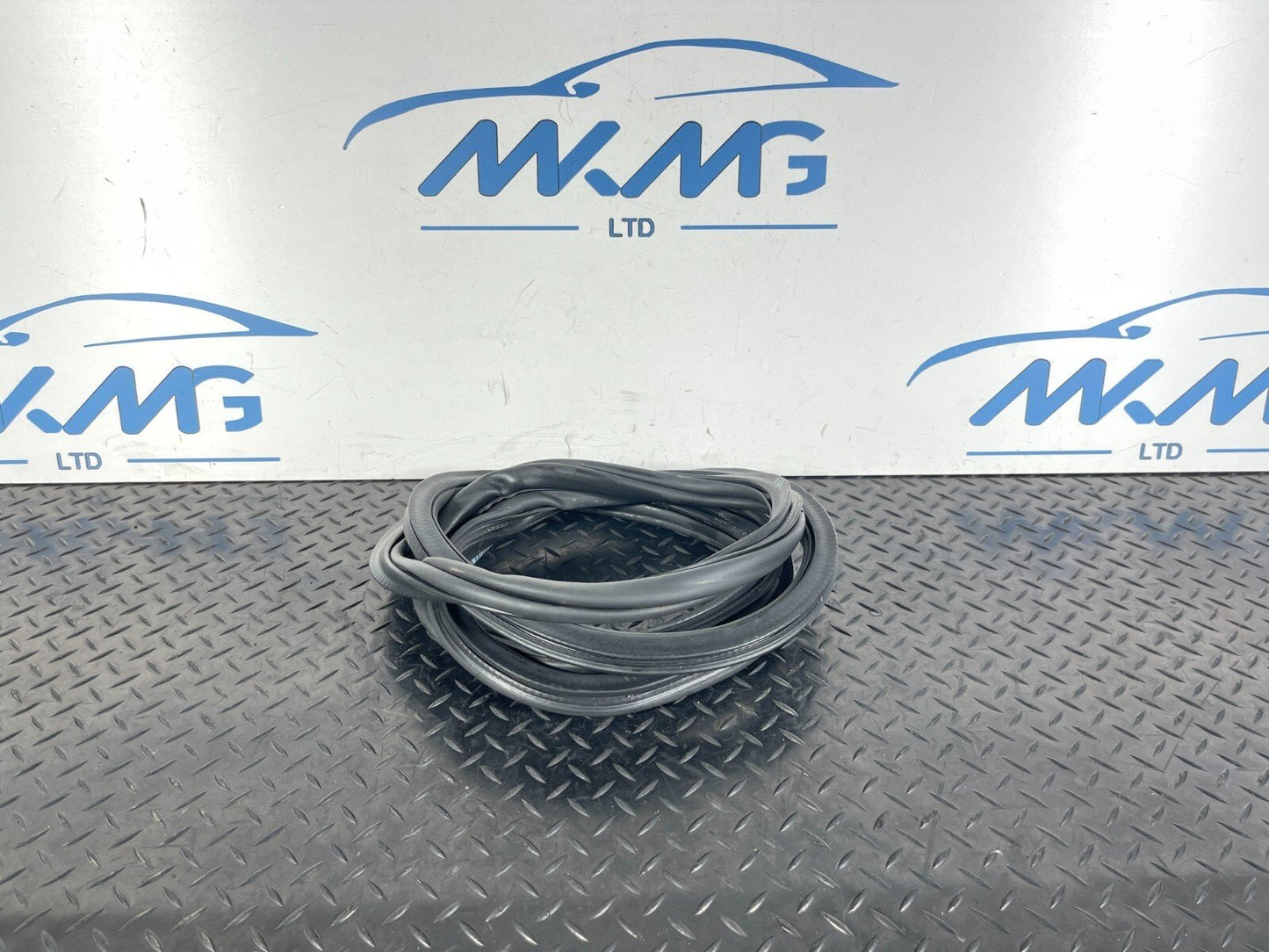 17-20 VW GOLF MK7.5  DOOR SEAL RUBBER FRONT LEFT LH 5GE867911B