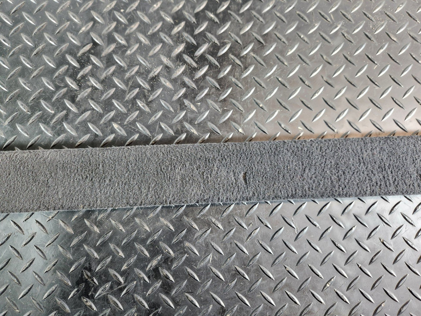 10-18 VW TOUAREG 7P OEM RIGHT REAR BOOT FLOOR CARPET INSERT TRIM 7P6863528A