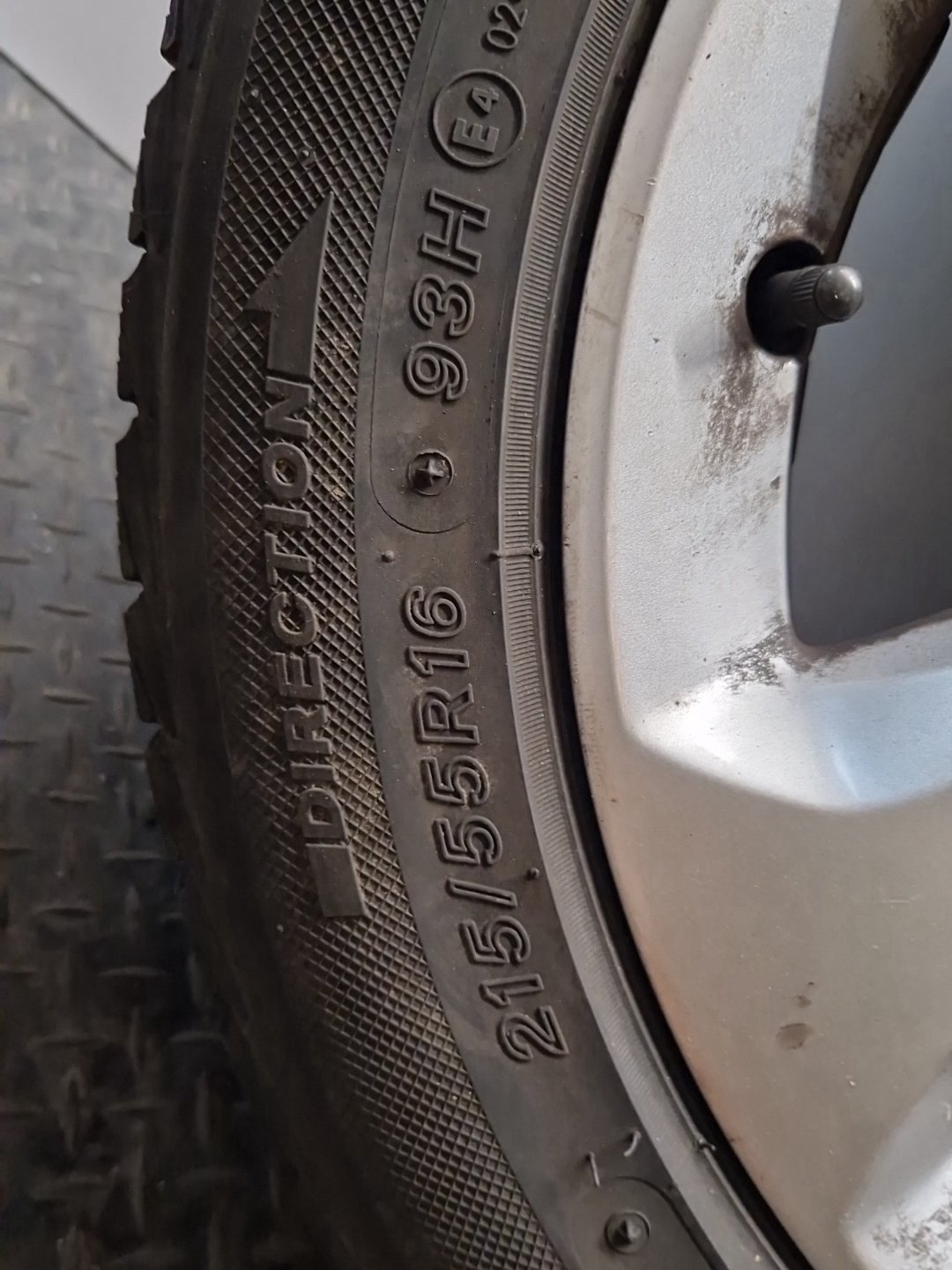 2008 Peugeot Partner MK2 (PH1) (B9) 16" Alloy Wheel with Tyre 215/55/16 ~4mm