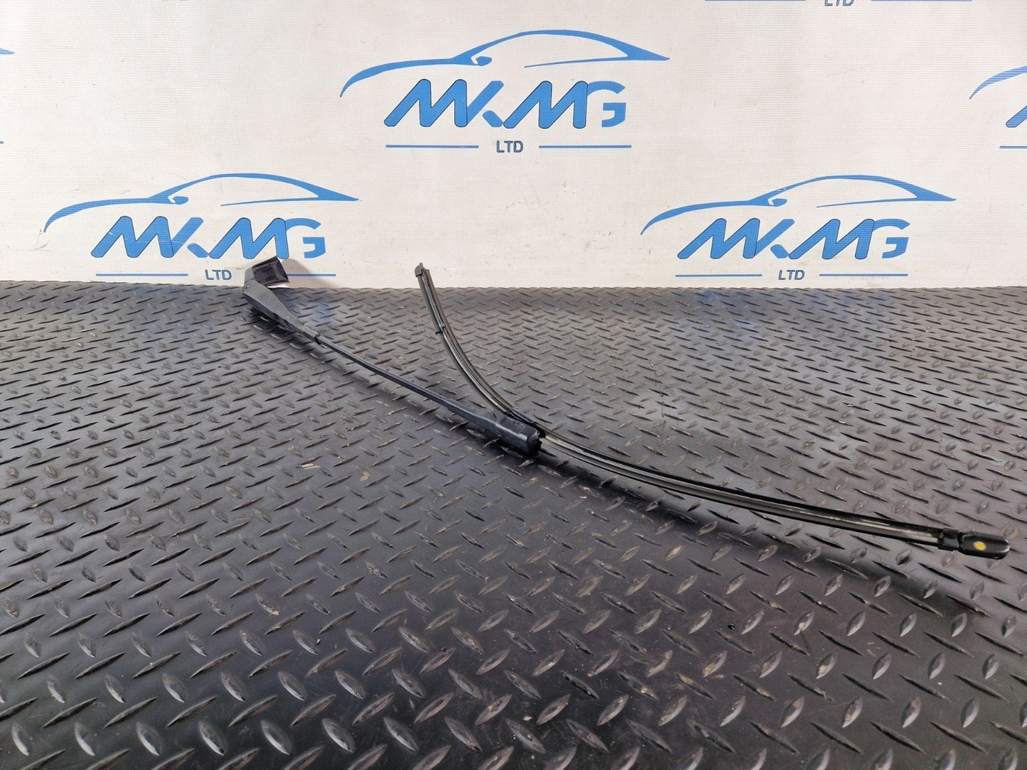 19-ON MERCEDES BENZ B CLASS W247 OEM RIGHT O/S WIPER ARM A2478204700