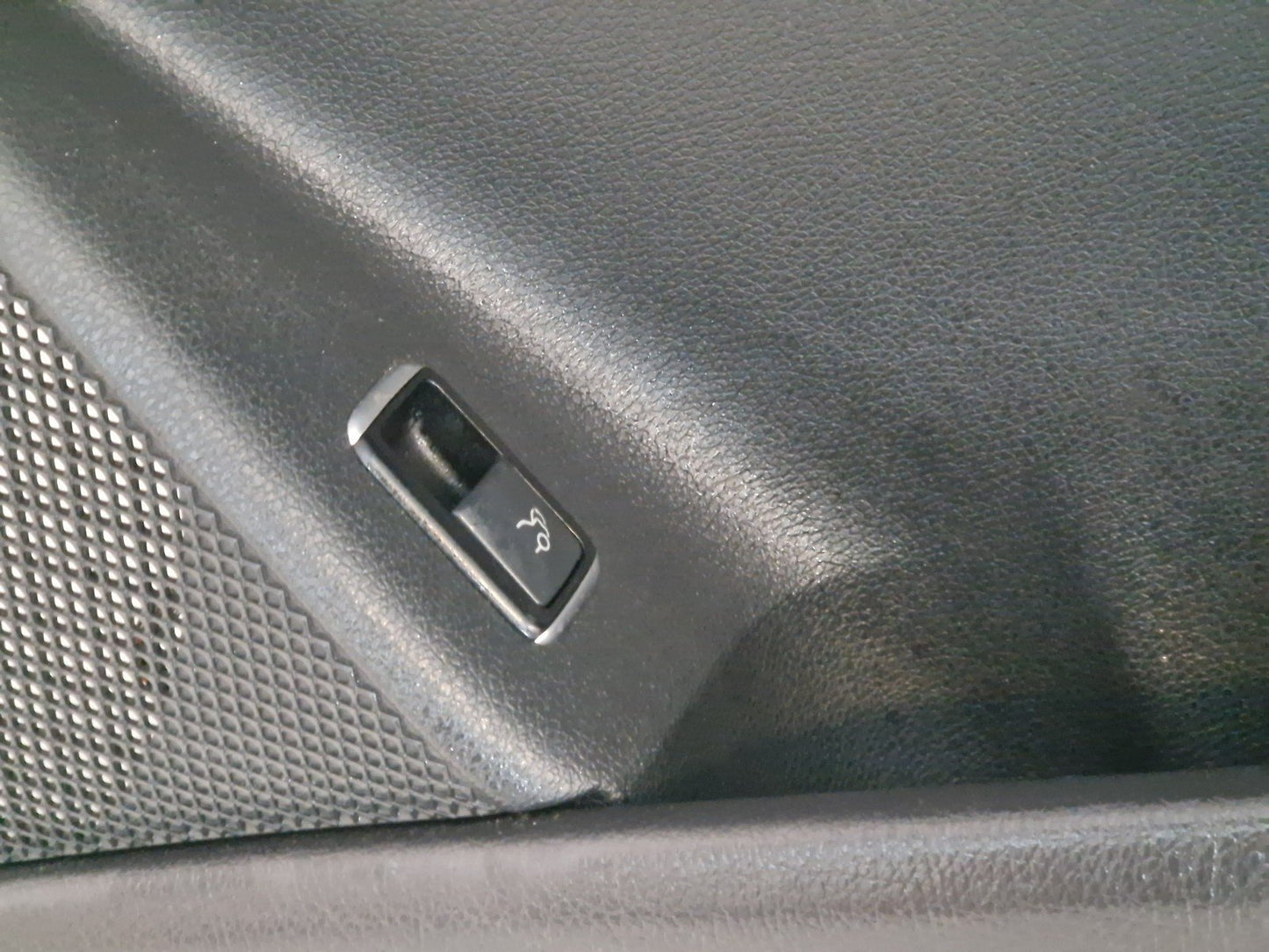 13-19 MERCEDES BENZ CLA C117 AMG OEM FRONT RIGHT DOOR CARD PANEL A1175401205