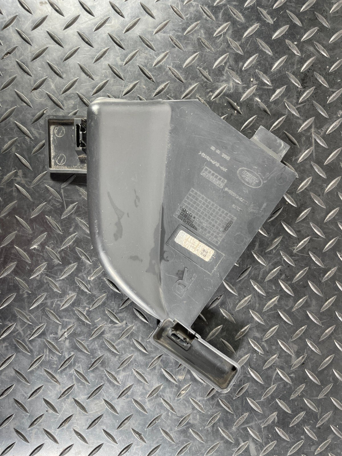 2019-ON LAND ROVER DISCOVERY L550 FRONT RIGHT BLANK PLATE LK728A050A