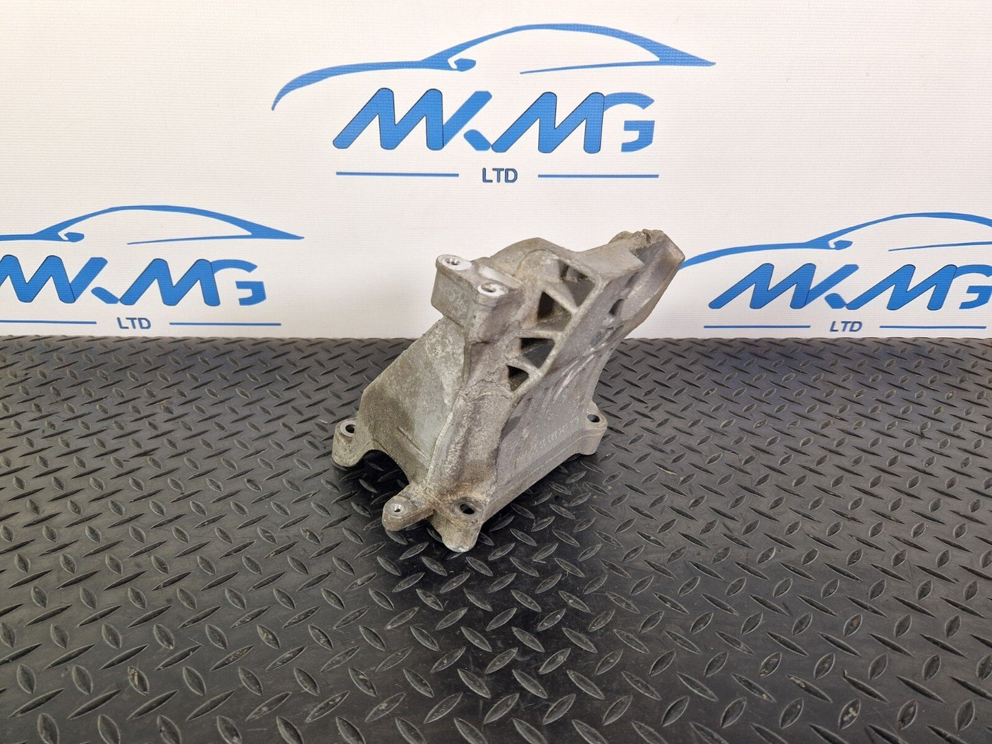 14-21 MERCEDES BENZ C200d W205 OEM ENGINE BRACKET MOUNT RIGHT O/S A6262230000