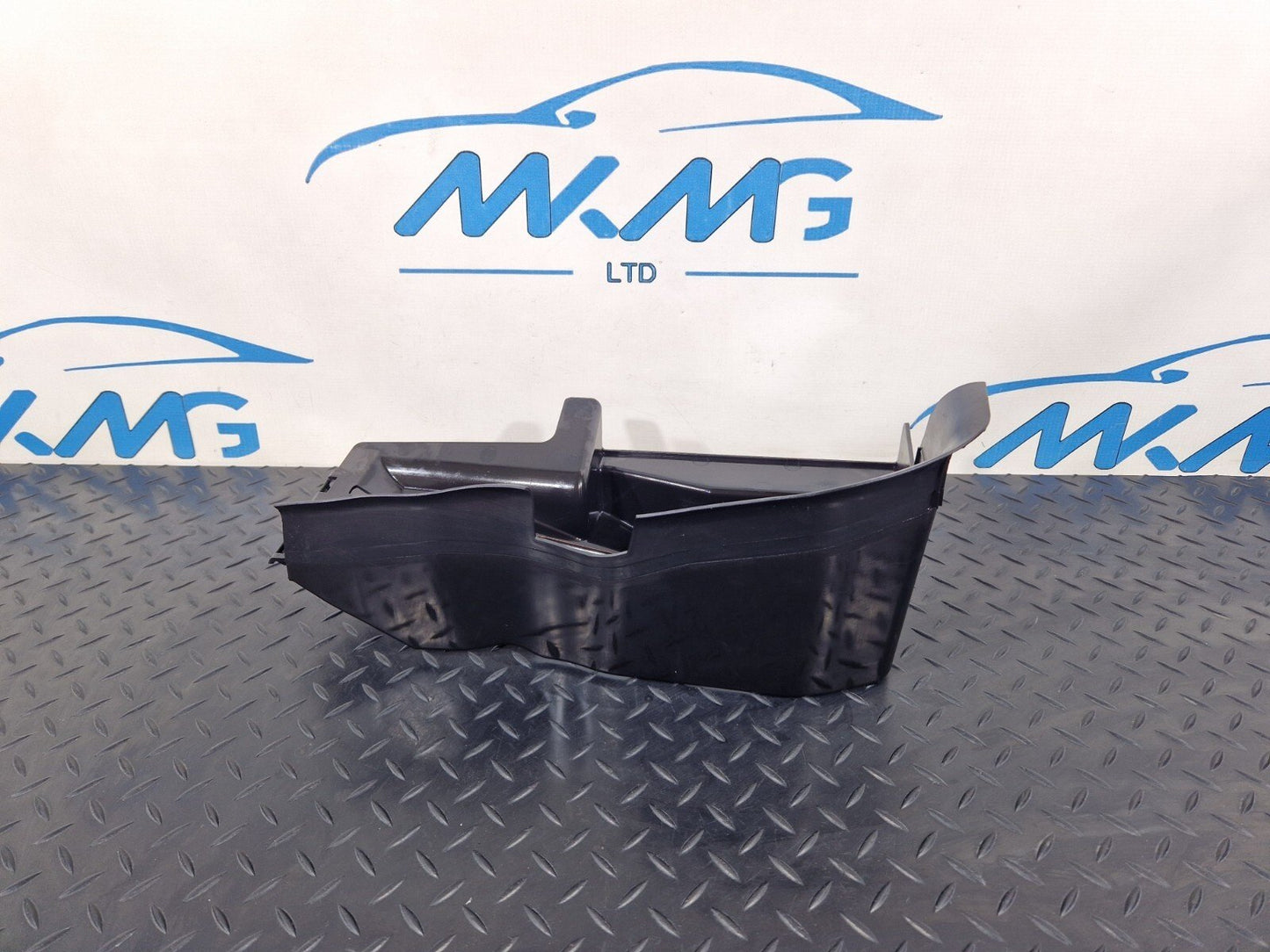 18-ON MERCEDES BENZ SPRINTER W907 W910 AUTO CONSOLE MOUNT BRACKET A9108804700