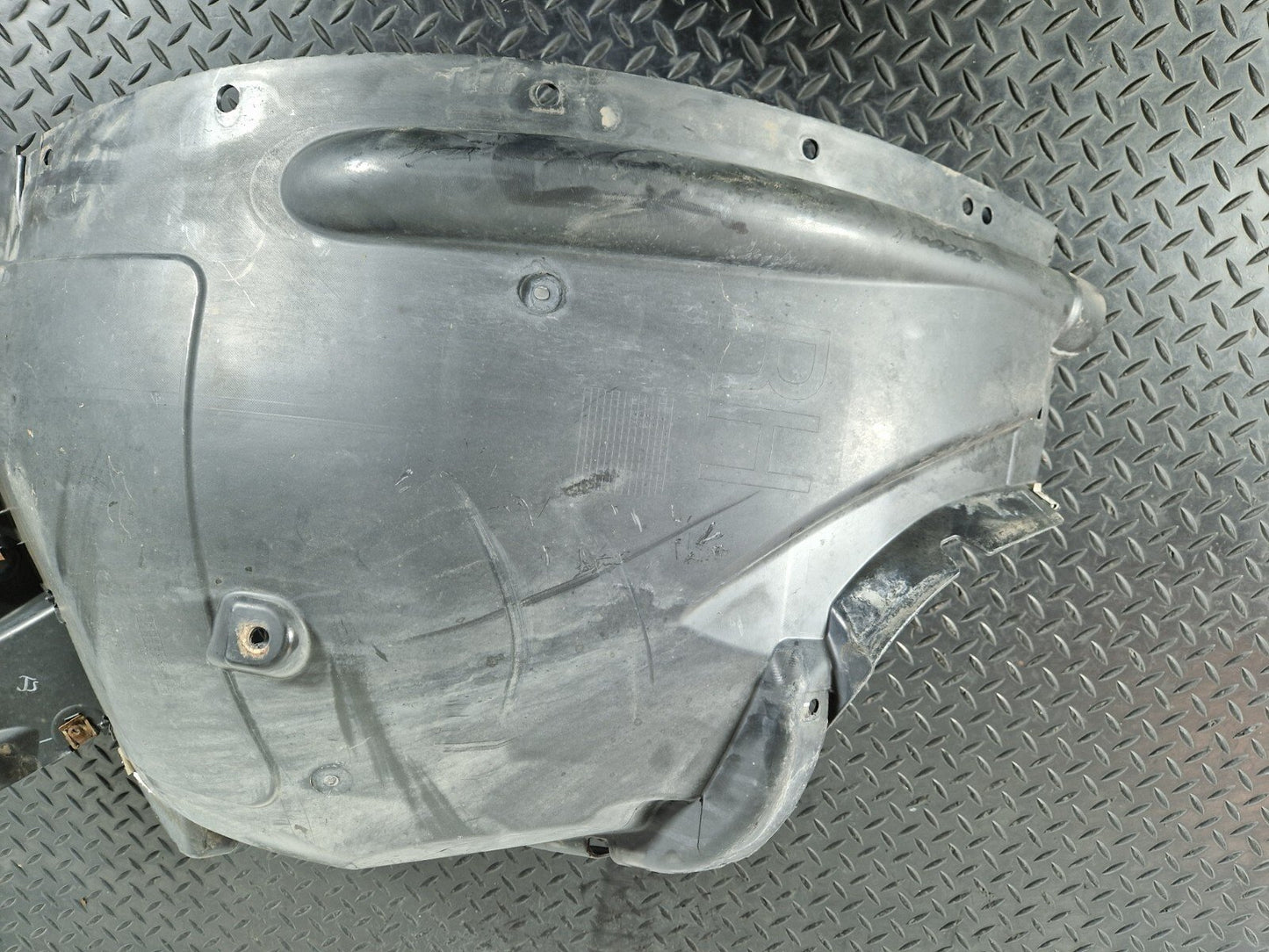 10-13 BMW X5 E70 LCI OFFSIDE FRONT RIGHT WHEEL ARCH LINER 7234832