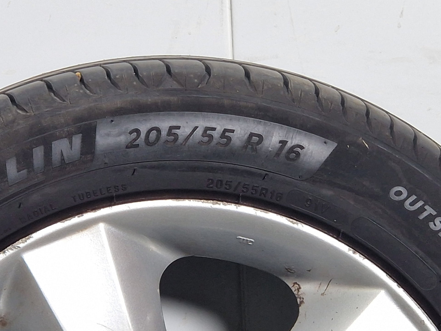 Honda FR-V MK1 16" Alloy Wheel with Tyre 7mm 205/55/16