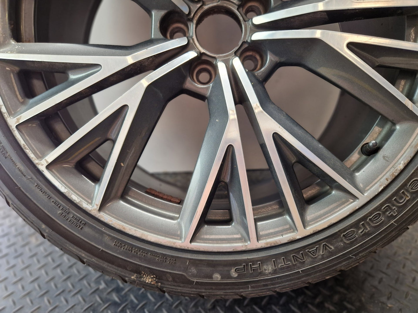 Audi A7 4G 20" Alloy Wheel with Tyre 275/35/20 ~5mm 4G8601025AE
