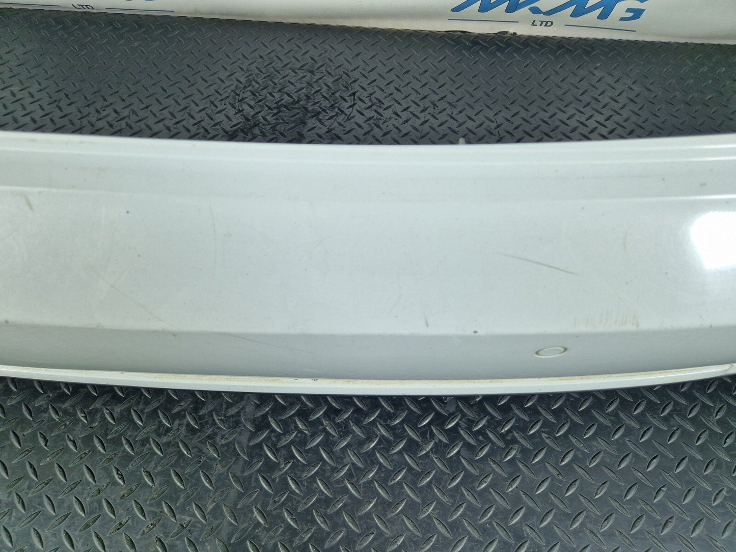 16-19 AUDI A4 B9 SALOON GENUINE REAR BUMPER & DIFFUSER IN WHITE LS9R 8W5807511J